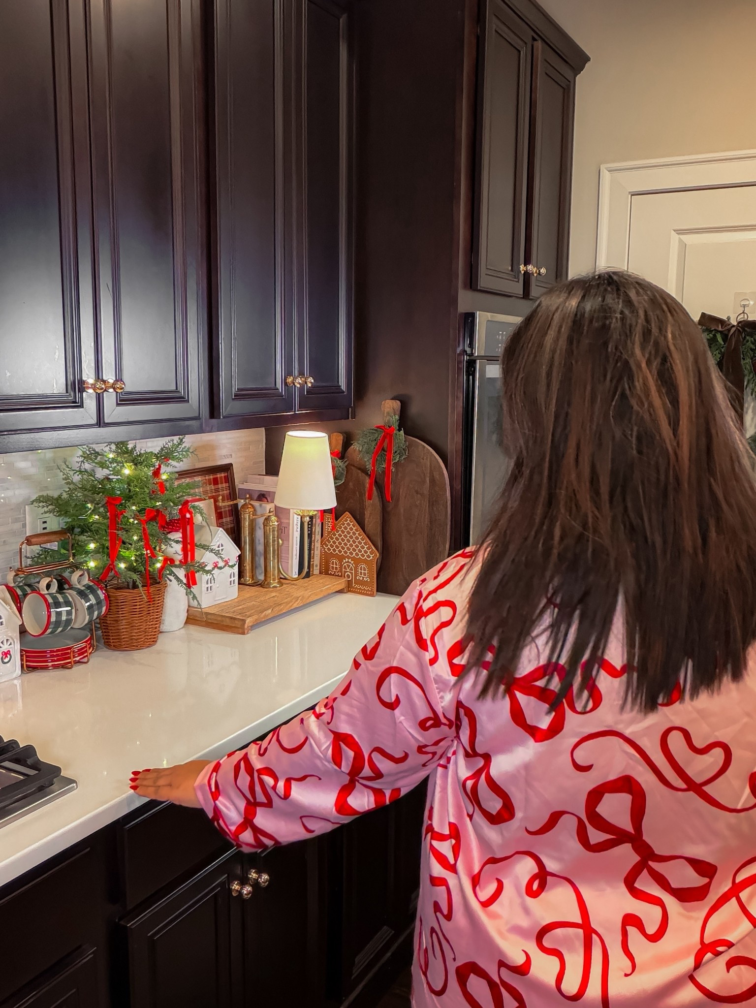 Holiday Kitchen Countertop Decor

Target // Cutting board // H&M Home // Christmas Tree // My Texas House // Walmart // Brass Pepper Mill // Brass Salt Mill // Wooden Riser // Marble Lamp // Cookbook // Christmas House

#LTKHoliday #LTKSeasonal #LTKHome