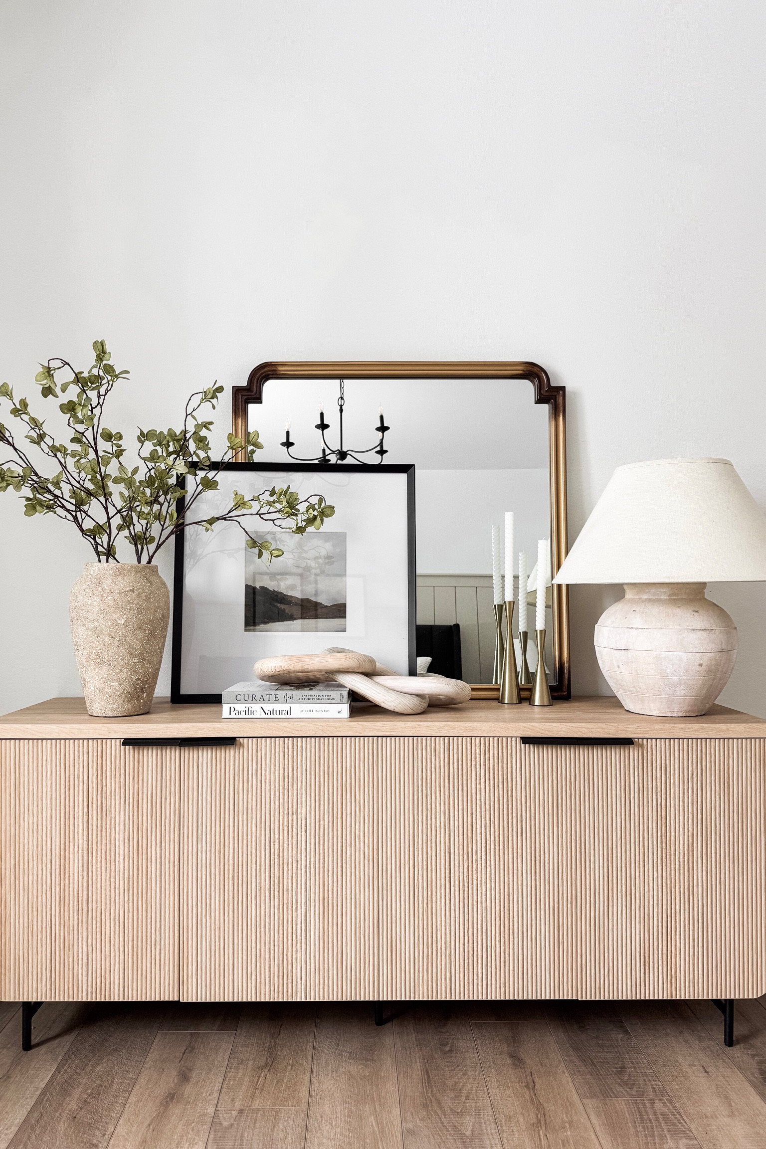 The perfect neutral console styling for this upcoming spring season!

Home  Home decor  Spring  Spring decor  Spring Home decor  Spring stems  Faux florals  Faux greenery  Photo Frame  Book  Lighting  Guest room

#LTKhome #LTKSeasonal #LTKstyletip