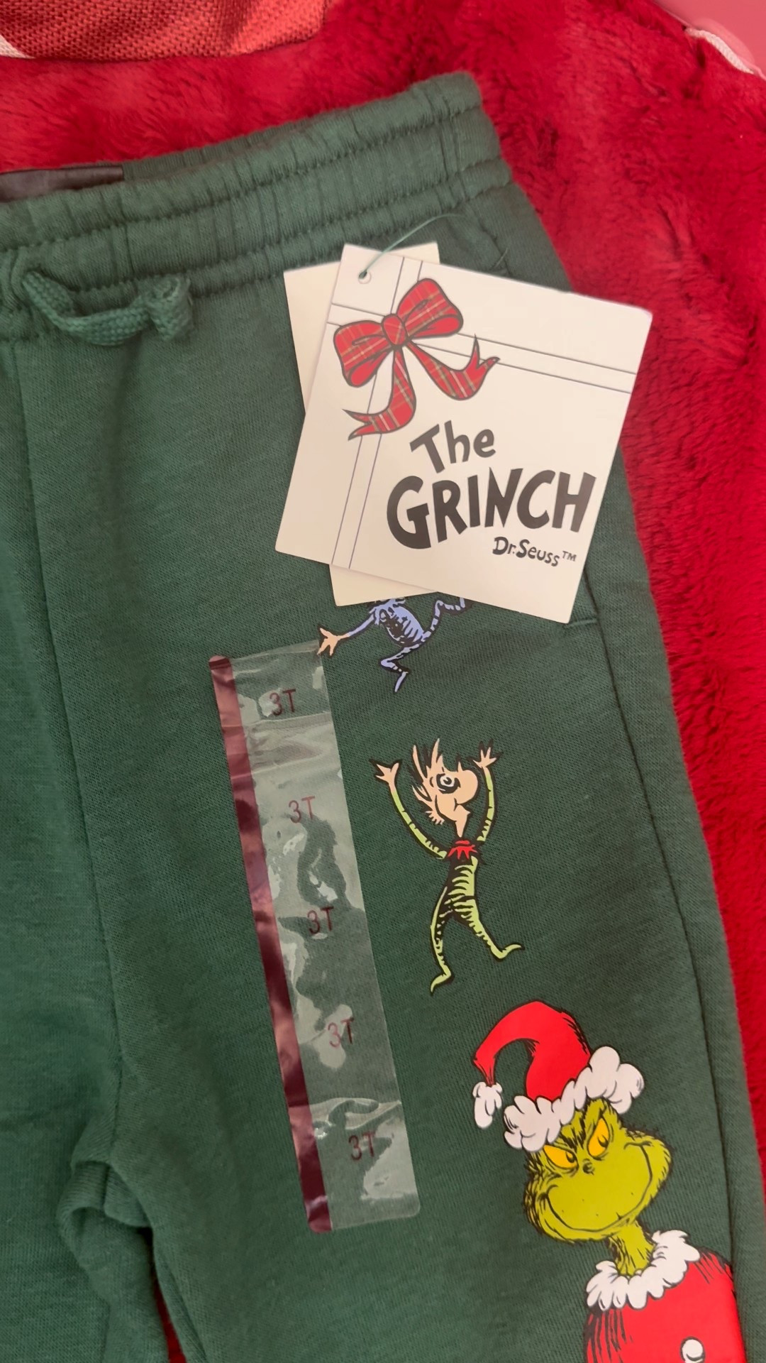 These Grinch Family Sets from Target are SOOOO CUTE!!! 💚🎄🎅🏾
Perfect for matching Christmas photos, cozy movie nights, and all the festive fun with the fam!! 🛋️✨
Linking them all before they sell out!! 🛍️

#TheGrinch #Grinchmas #TargetFinds #FamilyPajamas #LTKHoliday #CozyChristmas #FestiveVibes #ChristmasStyle #HolidayMatching #LTKFamily

#LTKSeasonal #LTKHoliday #LTKFamily