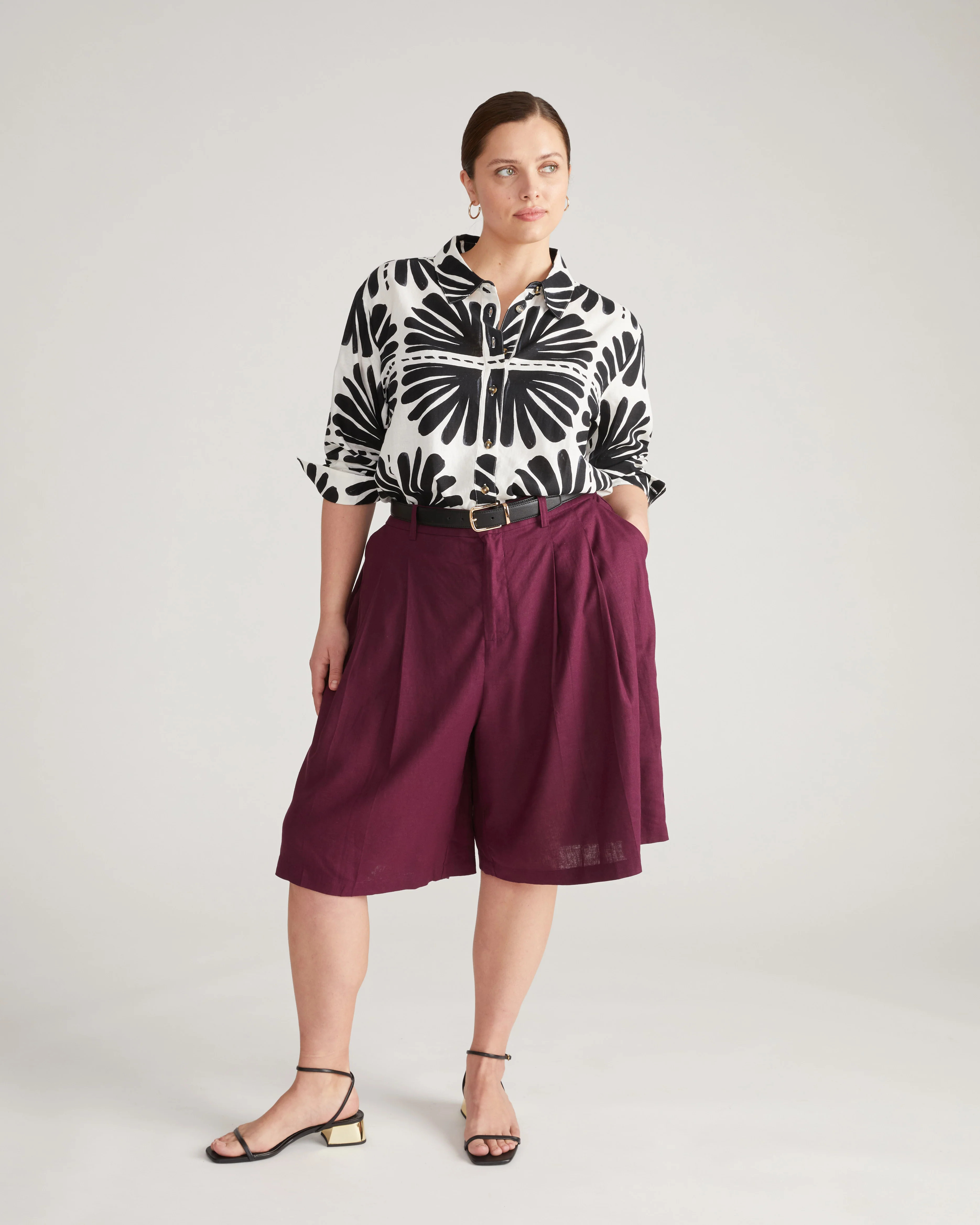 Seaport Tailored Linen Short - Acai | Universal Standard