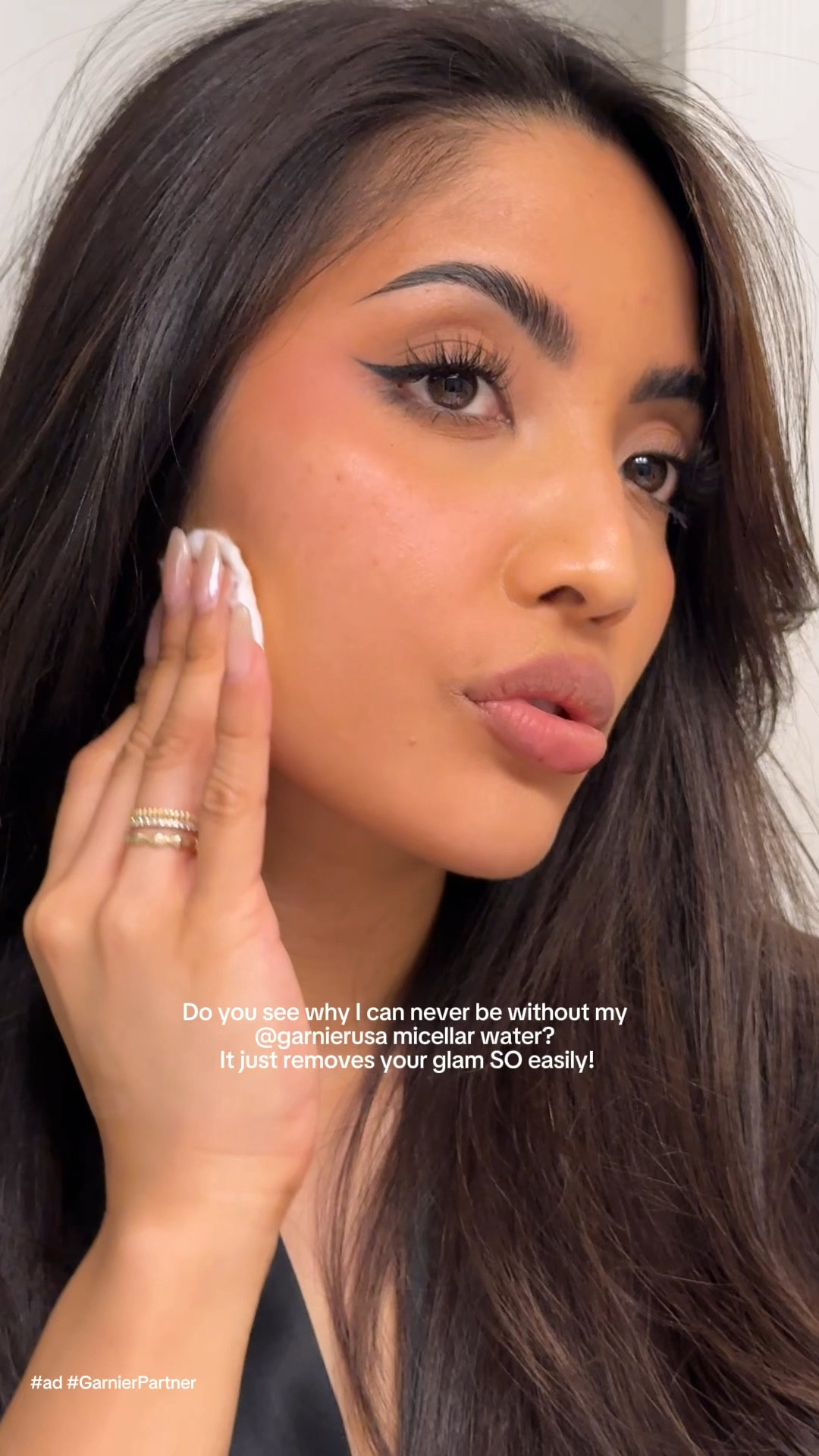 #ad #garnierpartner One thing you can ALWAYS count on me to have is a @garnier miscellar water ✨Whether it’s at home or on a trip, it goes wherever I go because it makes removing makeup such a breeze! You can grab both the mini travel size and full size at @target!
#bestmakeupremover #springbreakessentials #TargetPartner @shop.ltk #liketkit