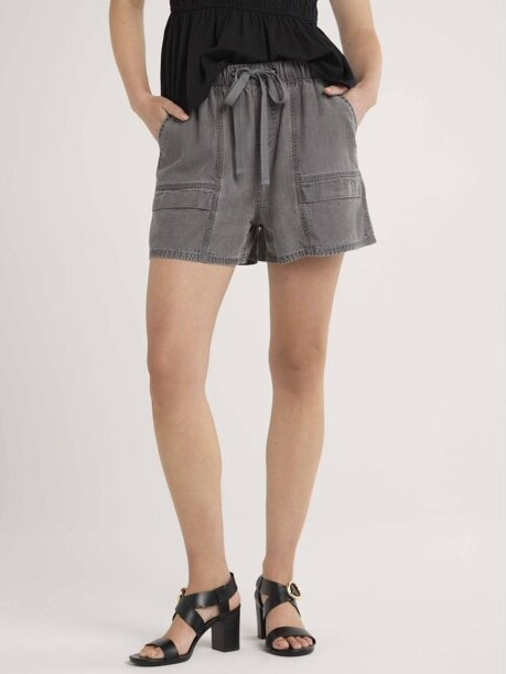 Time And Tru Women's Chambray Cargo Shorts, 3" Inseam, Sizes XS-XXXL | Walmart (US)