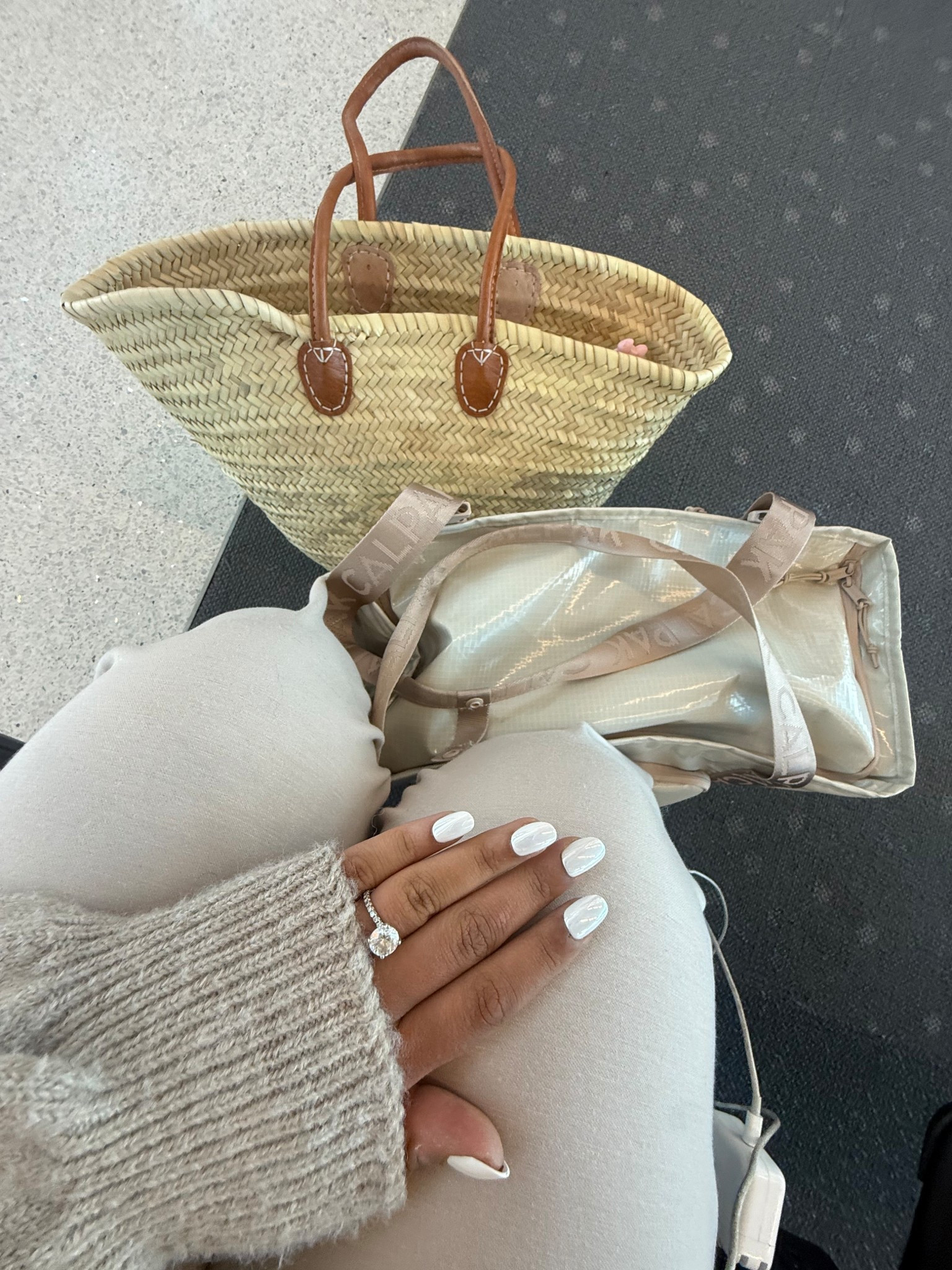 en route to hilton head, sc with my travel essentials!! Excited to catch some sun and enjoy this work trip! ✈️☀️🐚

#LTKStyleTip #LTKTravel #LTKSeasonal