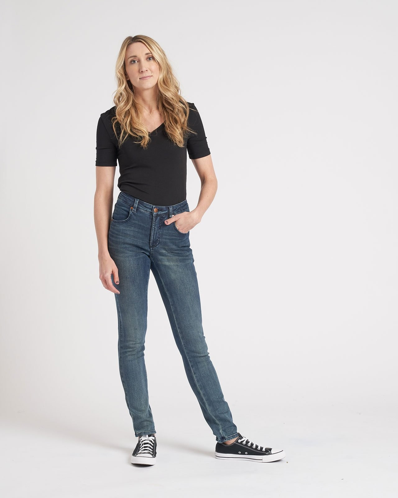 Seine Mid Rise Skinny Jeans 32 Inch - Distressed Blue | Universal Standard