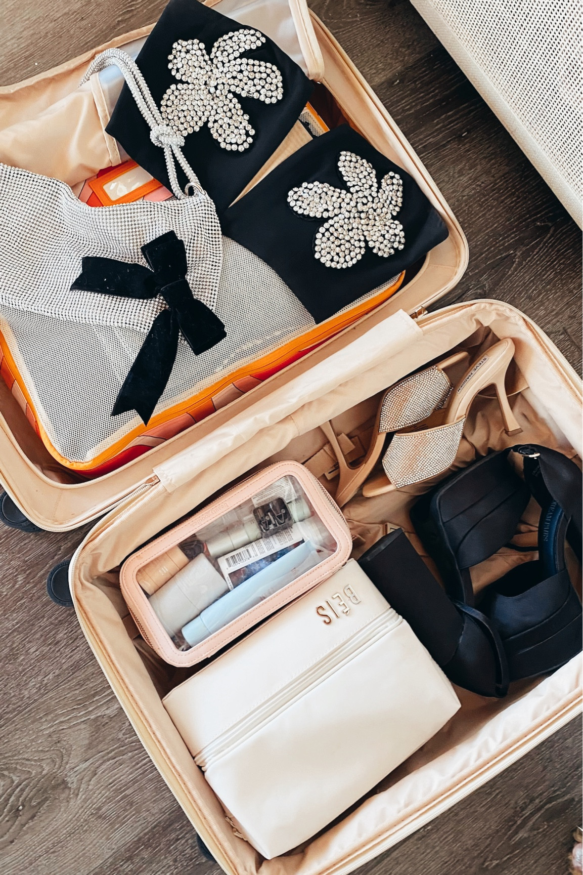 Pack with me for Vegas! 

Packing video 

#LTKtravel #LTKunder100 #LTKstyletip