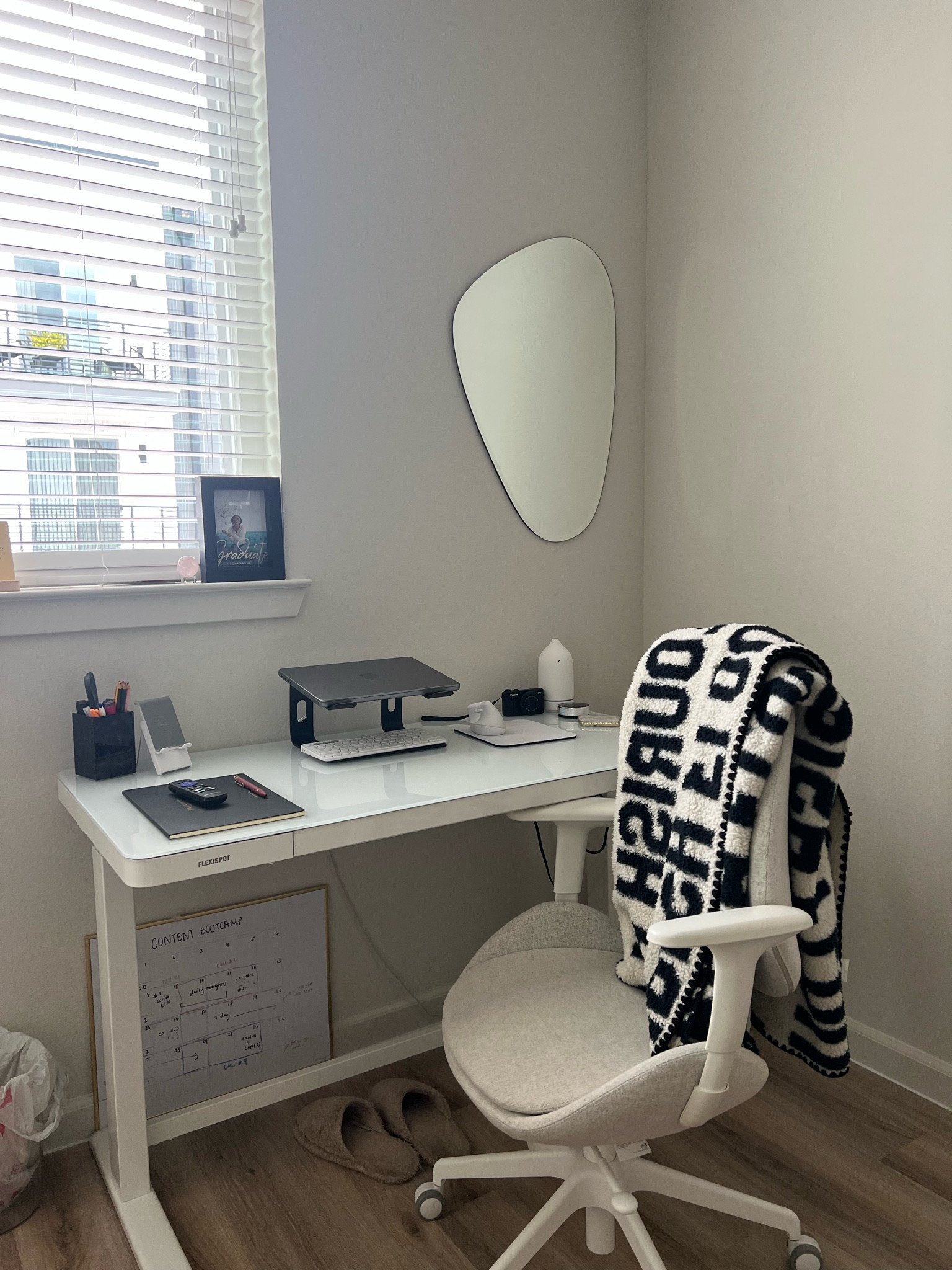 Amazon Prime Day Deal for half off! I have it in glass/white 🤍 the best standing desk I’ve seen 😍

#LTKHolidaySale #LTKhome #LTKxPrime