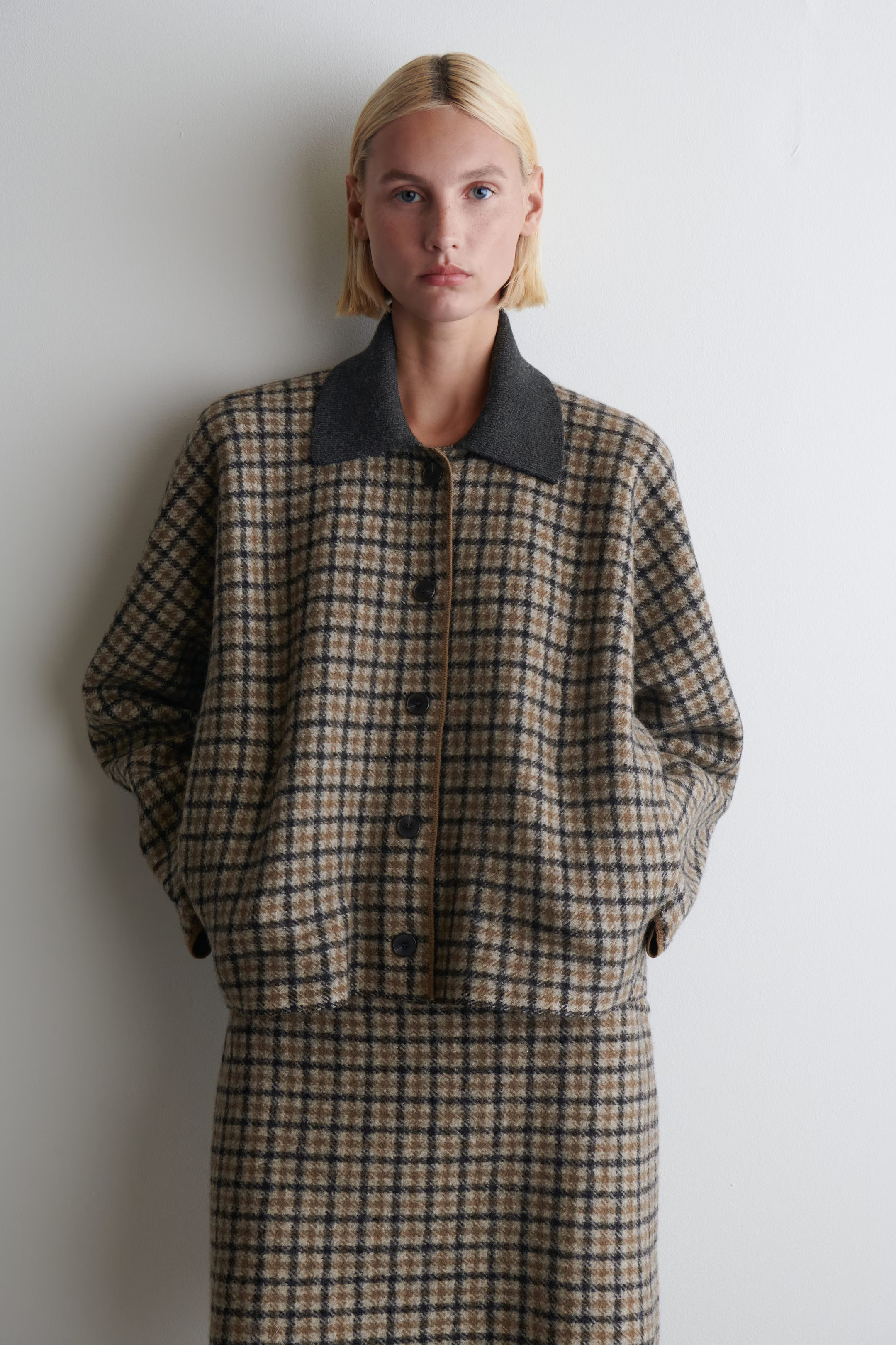 SCULPTED MERINO WOOL SHORT JACKET - BEIGE / CHECKED | COS GB | COS UK