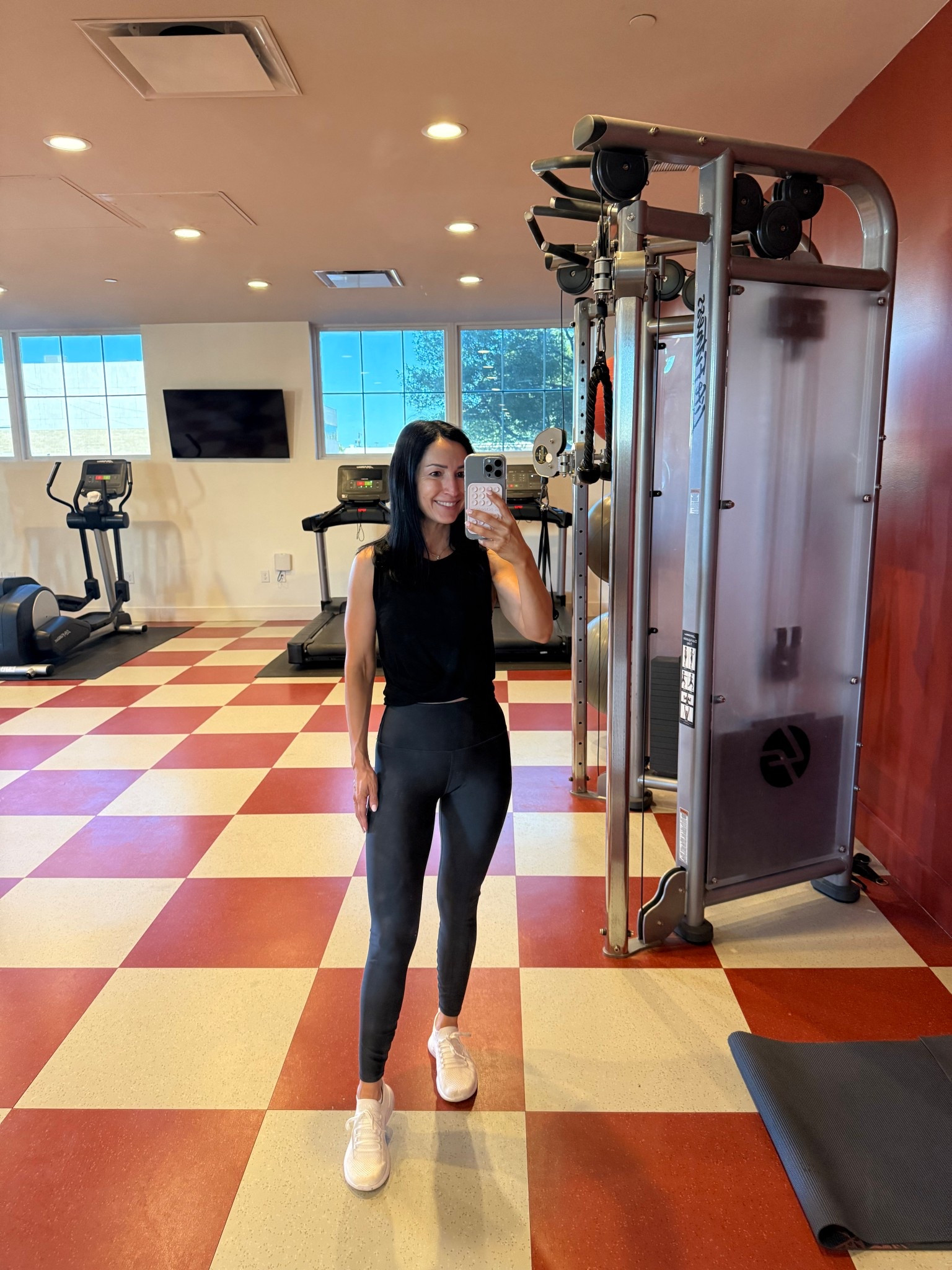 Gym ootd🖤 alo tank + leggings (both size xs)