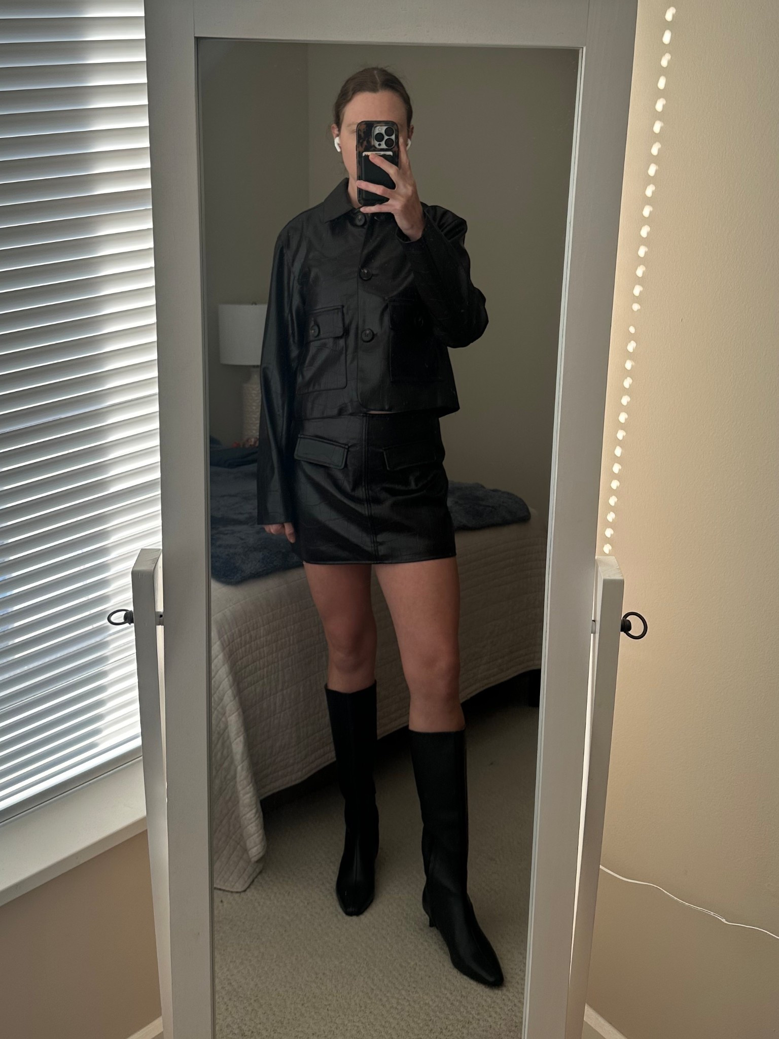 Sexy and Mature Date Night OOTD

Linking my favorite Madewell boots and BlankNYC set

#LTKHoliday #LTKgrwm #LTKSeasonal