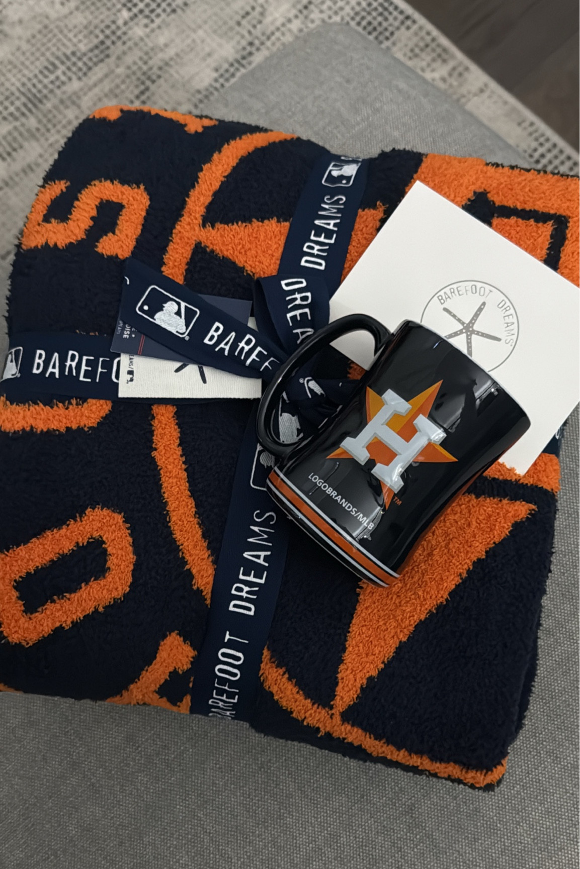 Barefoot Dreams MLB Collection - Houston Astros 

Perfect gift for the baseball lover! 

Blanket, gift, baseball, Yankees, Cubs, Astros, Red Sox, Braves, Dodgers

#LTKGiftGuide #LTKHome #LTKHoliday