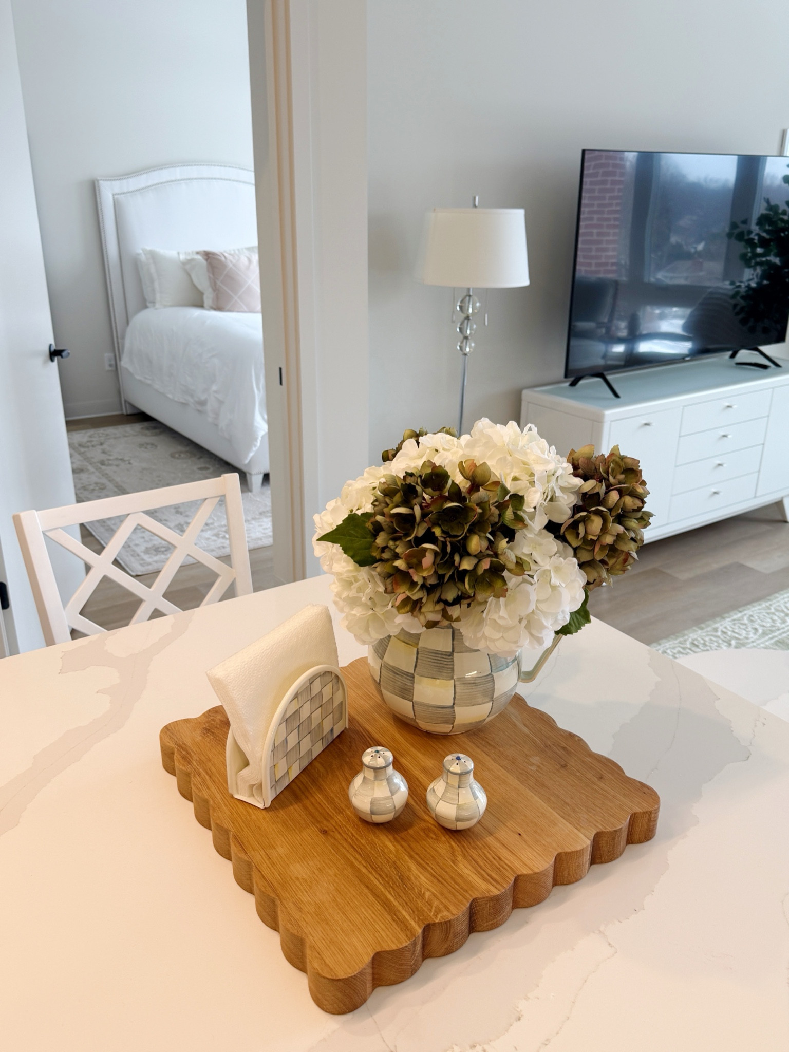 Apartment island refresh! I moved around some of my Mackenzie Childs pieces and placed them all on my ETU scalloped cutting board!