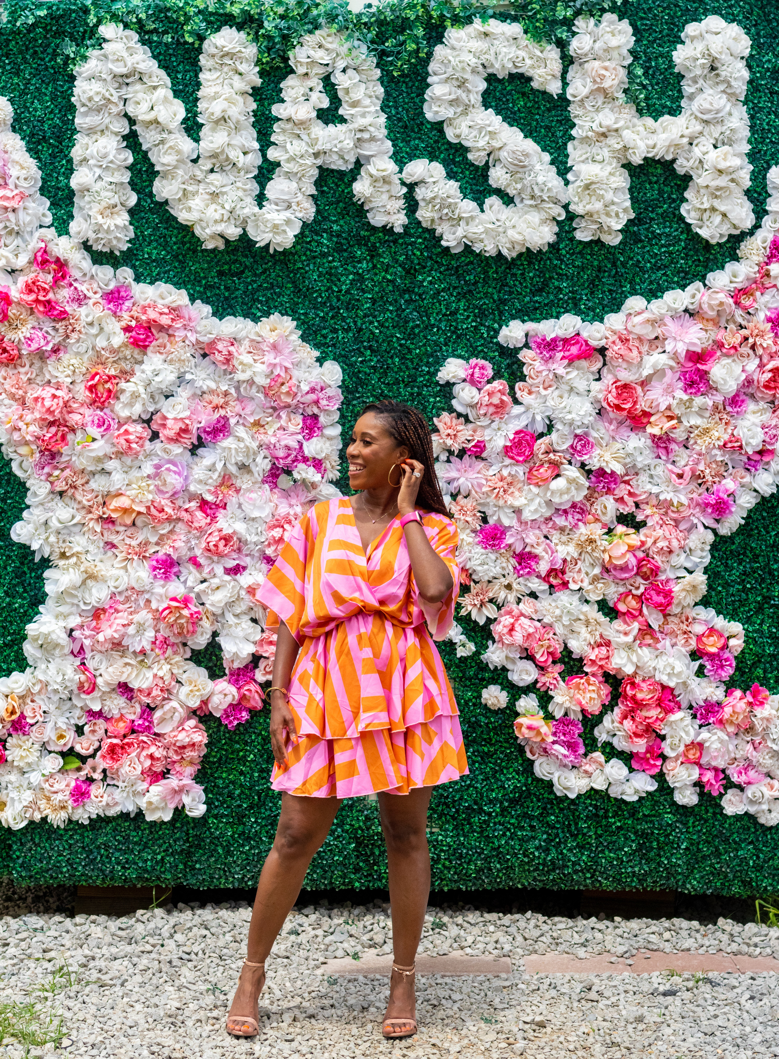  ✨ Nashville vibes in this women’s sport dress — loving the pink + orange print, v-neckline, batwing sleeves, and flattering elastic waist. 💕 Paired it with nude sandal heels for the perfect day-to-night outfit that’s breezy, chic, and so easy to wear. 🌸

 

#LTKTravel #LTKFindsUnder50 #LTKOver40