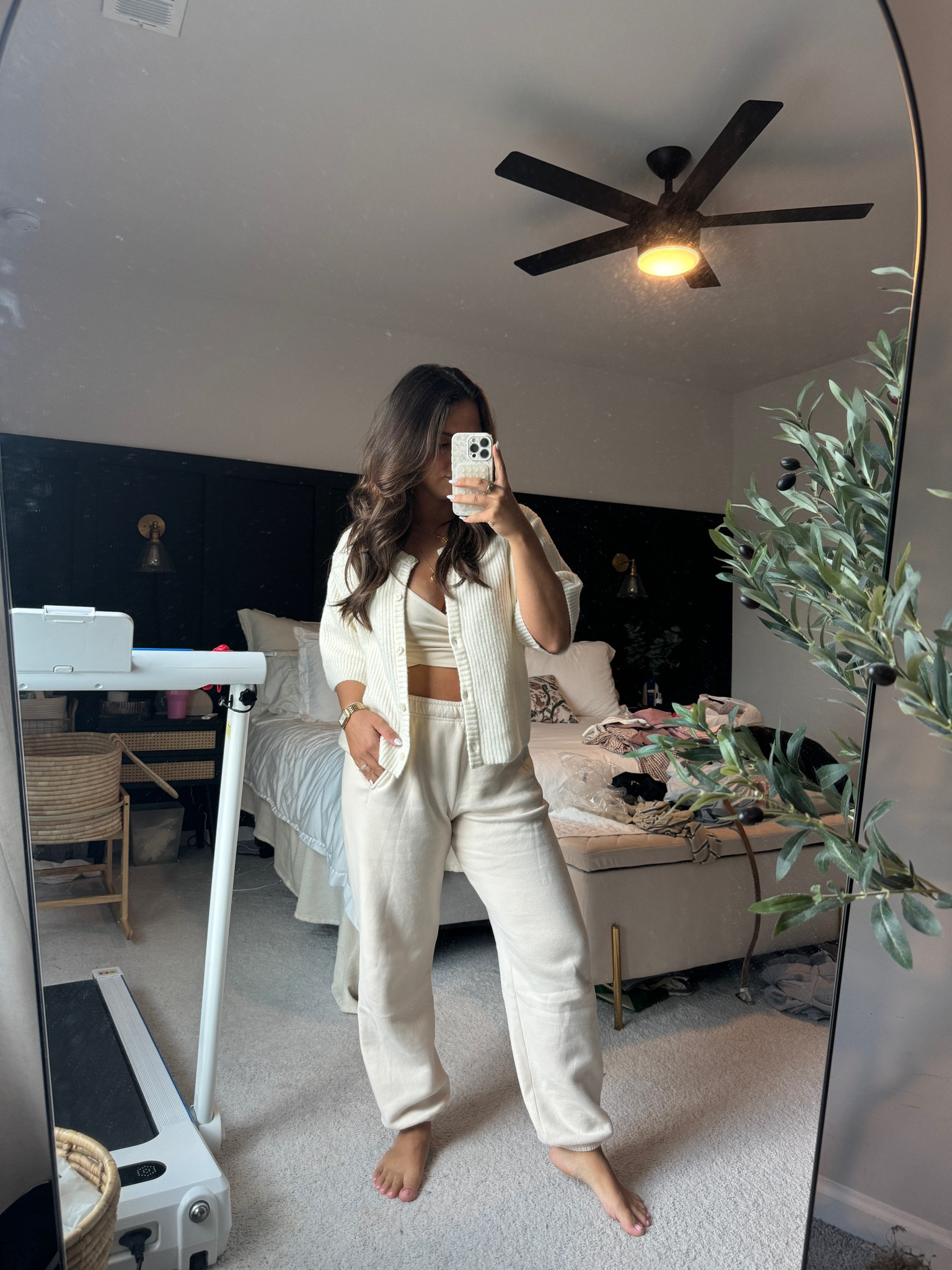 Neutral aerie outfit! Perfect for postpartum. Wearing all mediums