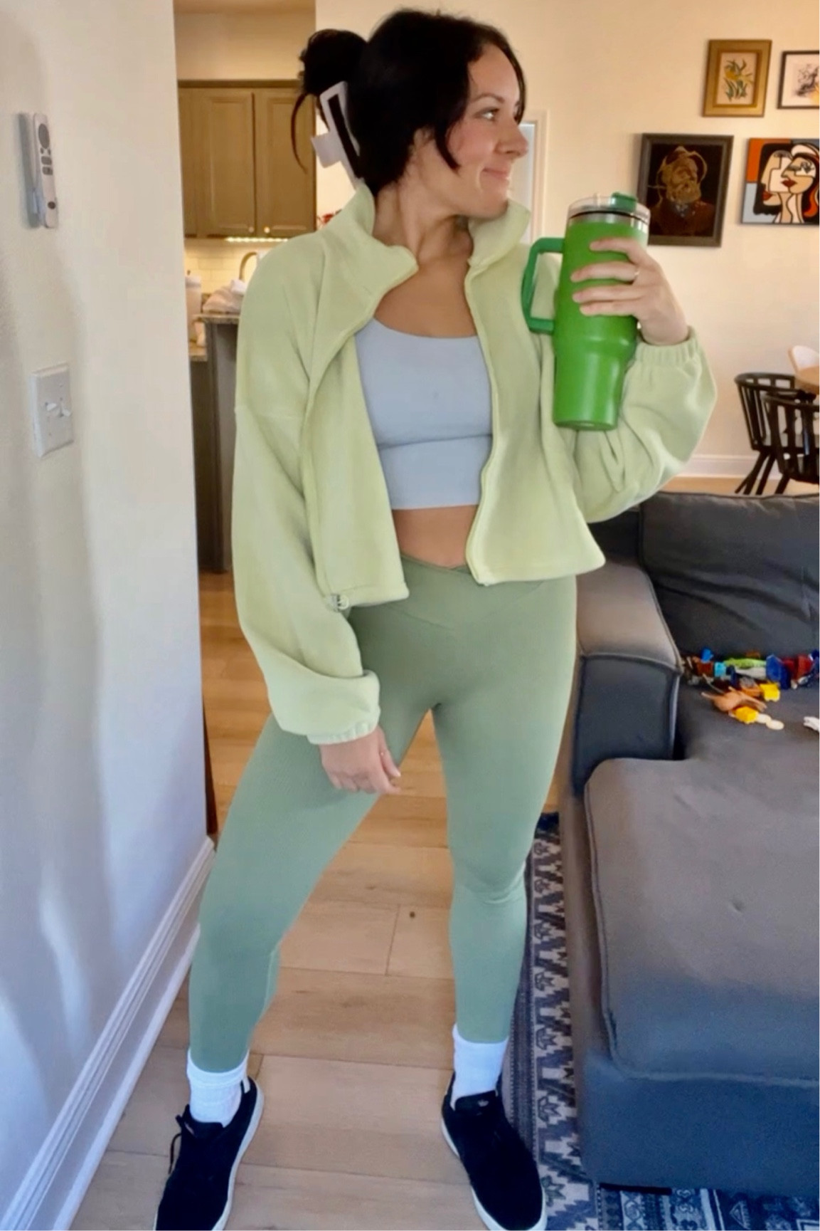 monochrome gym outfit wearing a medium in everything🤍🤍

#LTKfitness #LTKfindsunder50 #LTKstyletip