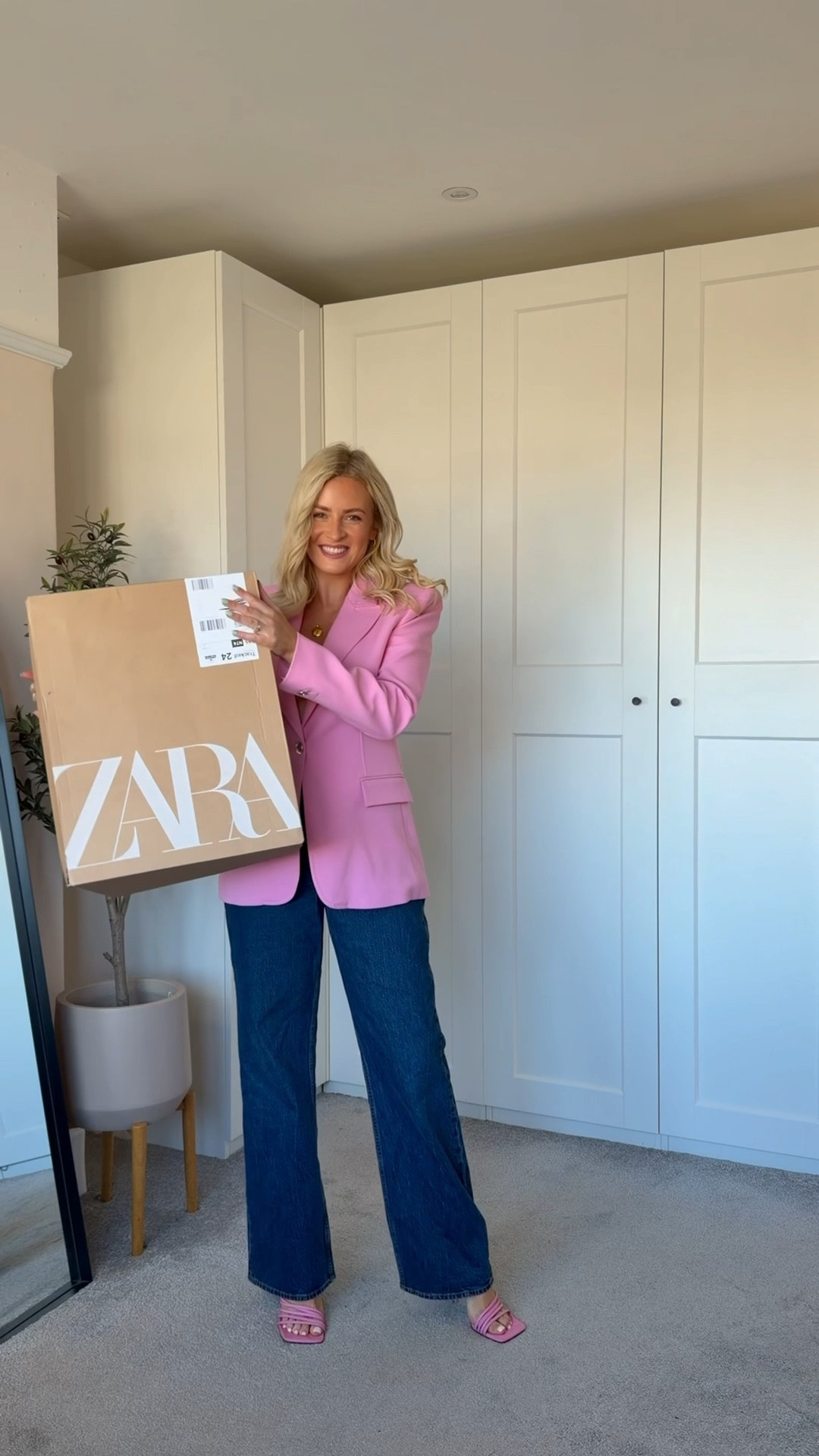 ZARA new in! Sooo ready for all the colour 😍 

The knits, the blazer and the orange top 😍. Lots of good date night options in here too!! Which is your fave? ❤️

Wearing a M/10 in pretty much everything to fit the bump xx ￼

Zara new in, spring outfits, Zara outfits

#LTKdatenight #LTKspring #LTKuk