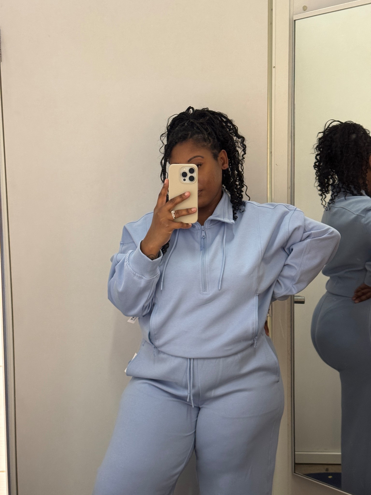 Up close & personal in my Blue Dynamic Set ✨

#LTKootd #LTKFindsUnder50 #LTKMidsize