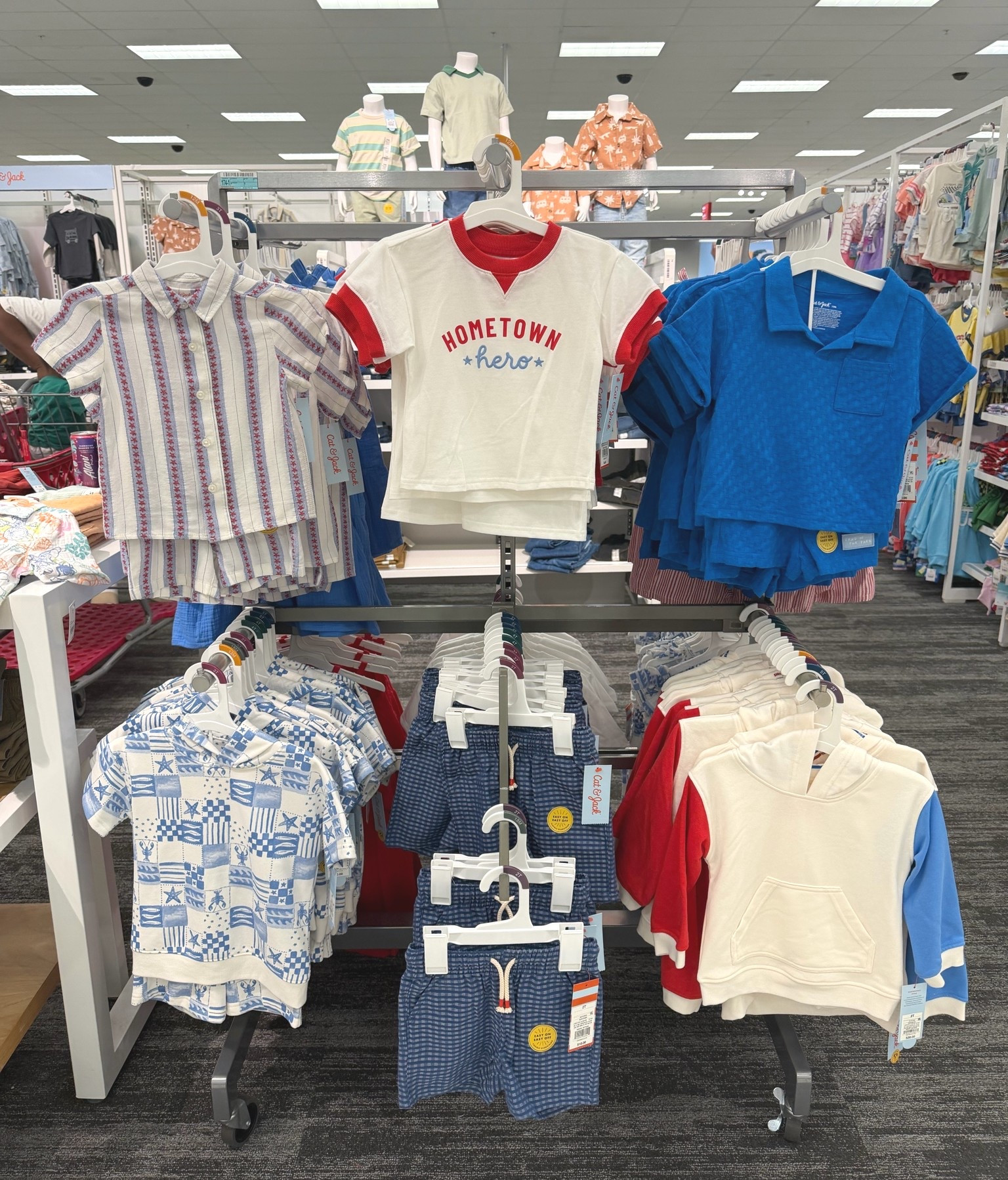Red, white & blue and ready for summer 🇺🇸☀️
Target toddler section is seriously getting it right lately… these little sets are TOO good. Which one are you grabbing first? ❤️💙