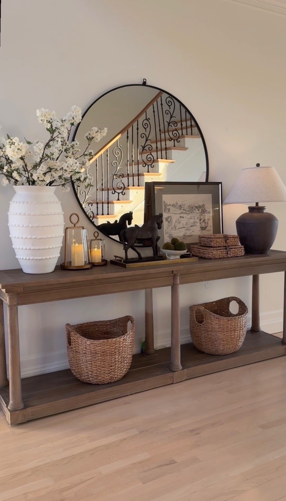 Spring entryway refresh!! I just got these gorgeous lanterns in and had to style them asap! 

