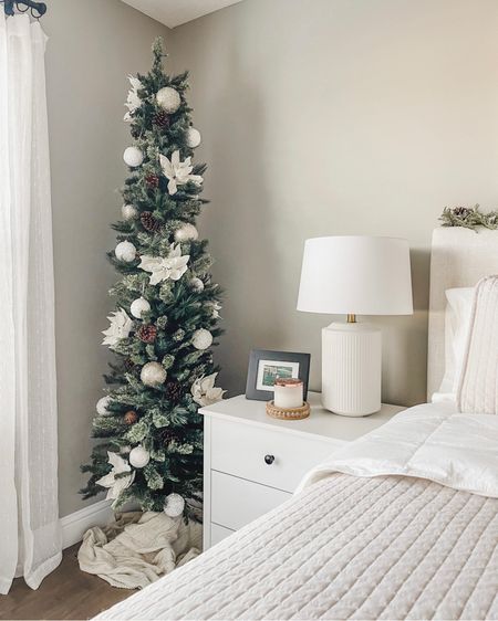 Bedroom Holiday/Christmas Decor

Tree, ornaments and poinsettias are from Hobby Lobby 🤍

#LTKhome #LTKSeasonal #LTKHoliday