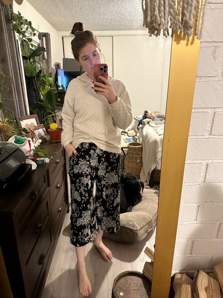 Black and white knit pants, Wearing a S/M, size up if inbetween sizes. Sweatshirt is old madewell 