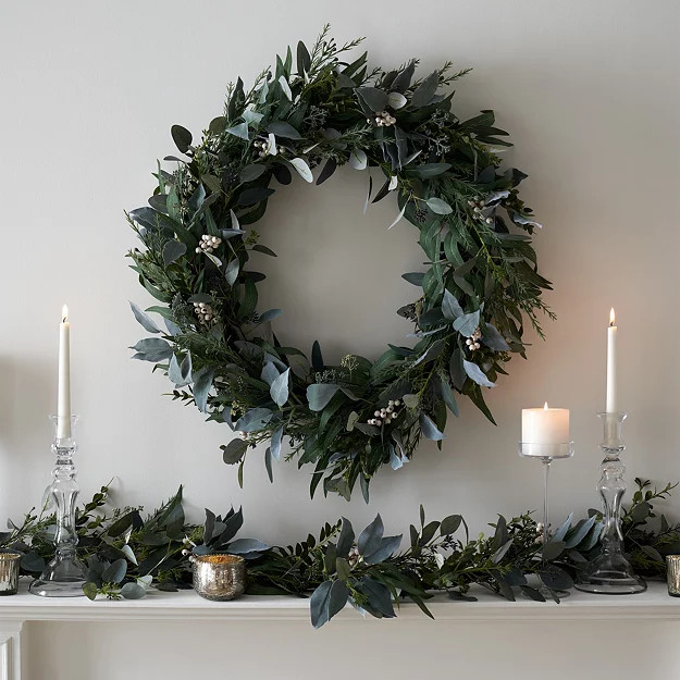 Ultimate Green & Berry Wreath - 70cm 
    
            
    


            
                
    ... | The White Company (UK)