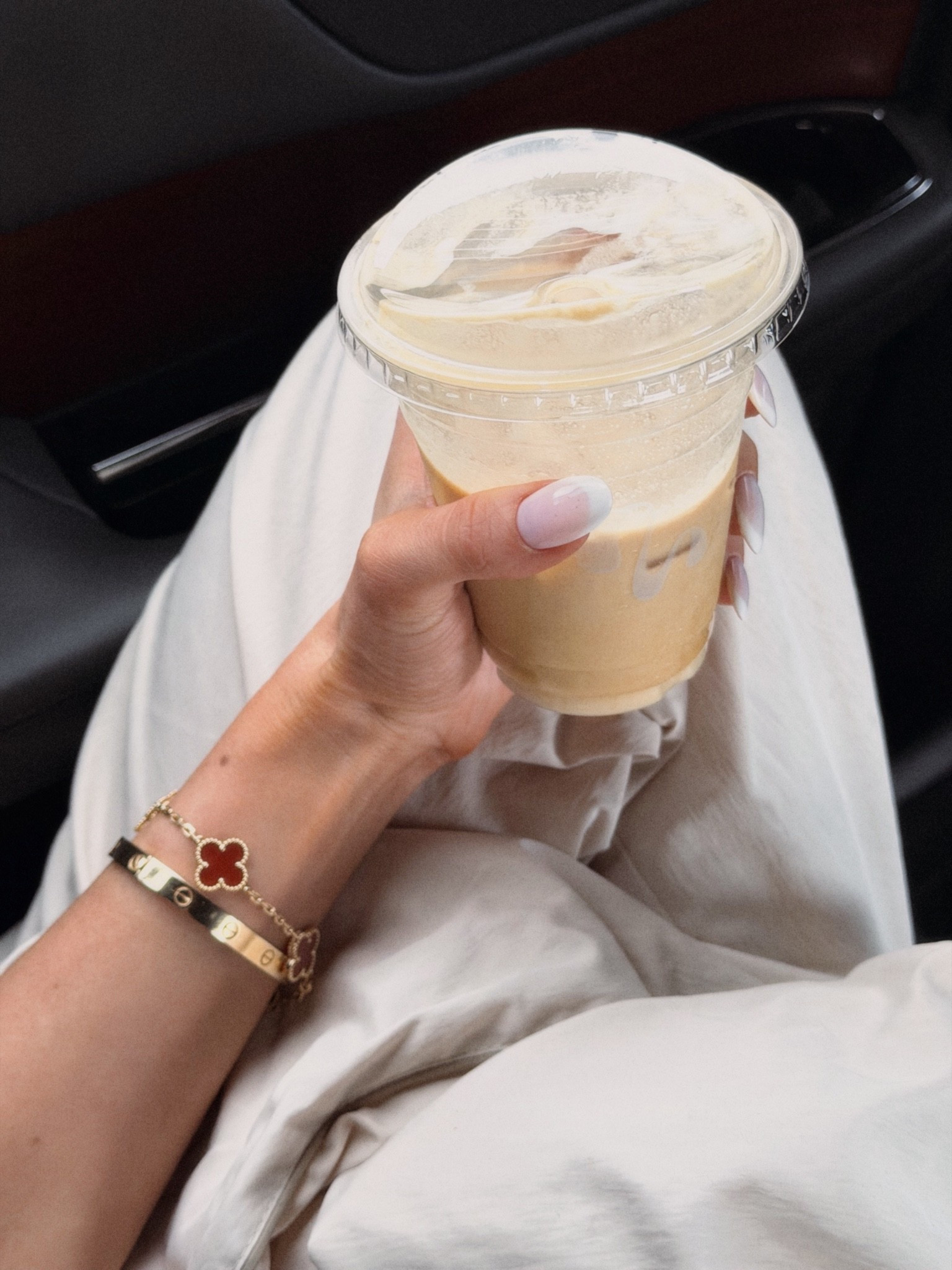 Coffee run + simple jewelry = my kind of outfit ☕️🤍

#LTKFashion #LTKStyle #LTKFinds #EverydayStyle #CasualStyle #StyleFinds #FashionFinds #JewelryStyle #EverydayJewelry #OOTD #OutfitInspo #FallStyle #EffortlessStyle #ShopMyLook #LTKCreator

#LTKdayinmylife #LTKmorningroutine #LTKSeasonal