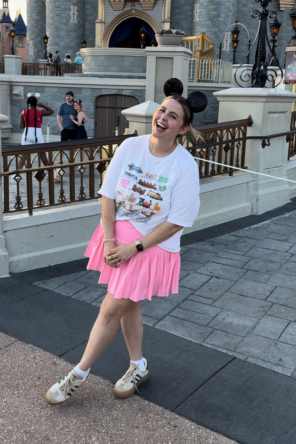 Disney World casual midsize outfit 

#LTKStyleTip #LTKTravel #LTKMidsize