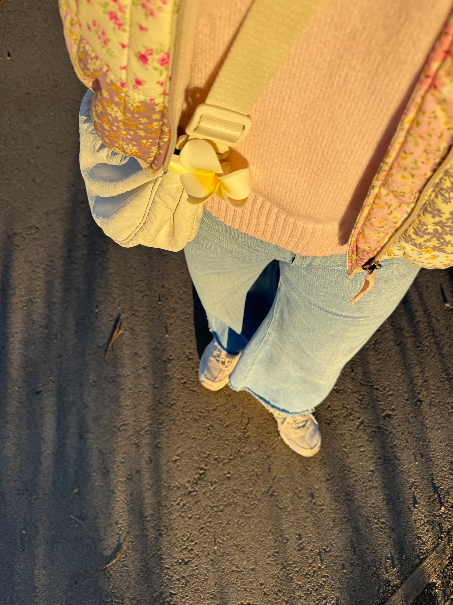 Cozy Cute Floral Outfit 🎀🌸✨

Thread & Supply Sherpa Floral Jacket
Pink Sweater
Paige Blue Wide Jeans
New Balance sneakers
Uniqlo mini bag
Flower hair clip


#LTKValentine #LTKgrwm #LTKdayinmylife