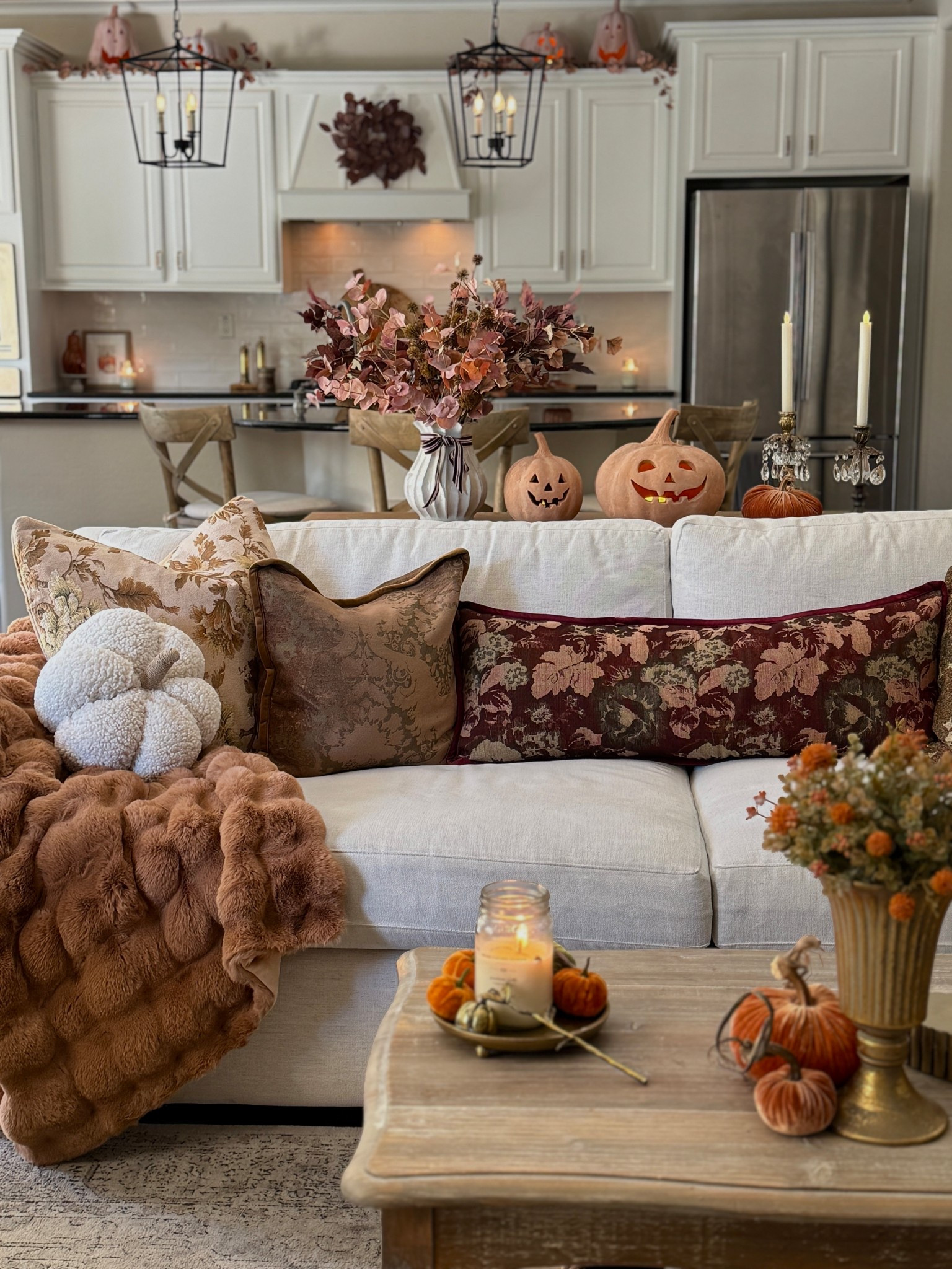 A cozy couch for the Fall season 🤎


Fall living room, fall home decor, autumn decor, cozy home decor 

#LTKSeasonal #LTKFindsUnder100 #LTKHome