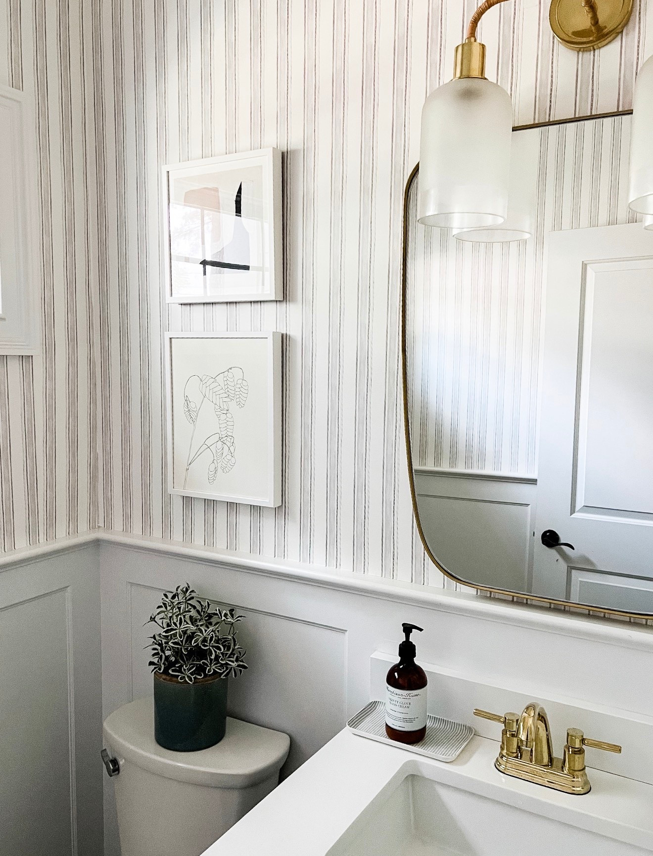 A little powder room inspo ✨

#LTKdayinmylife #LTKHome #LTKSaleAlert
