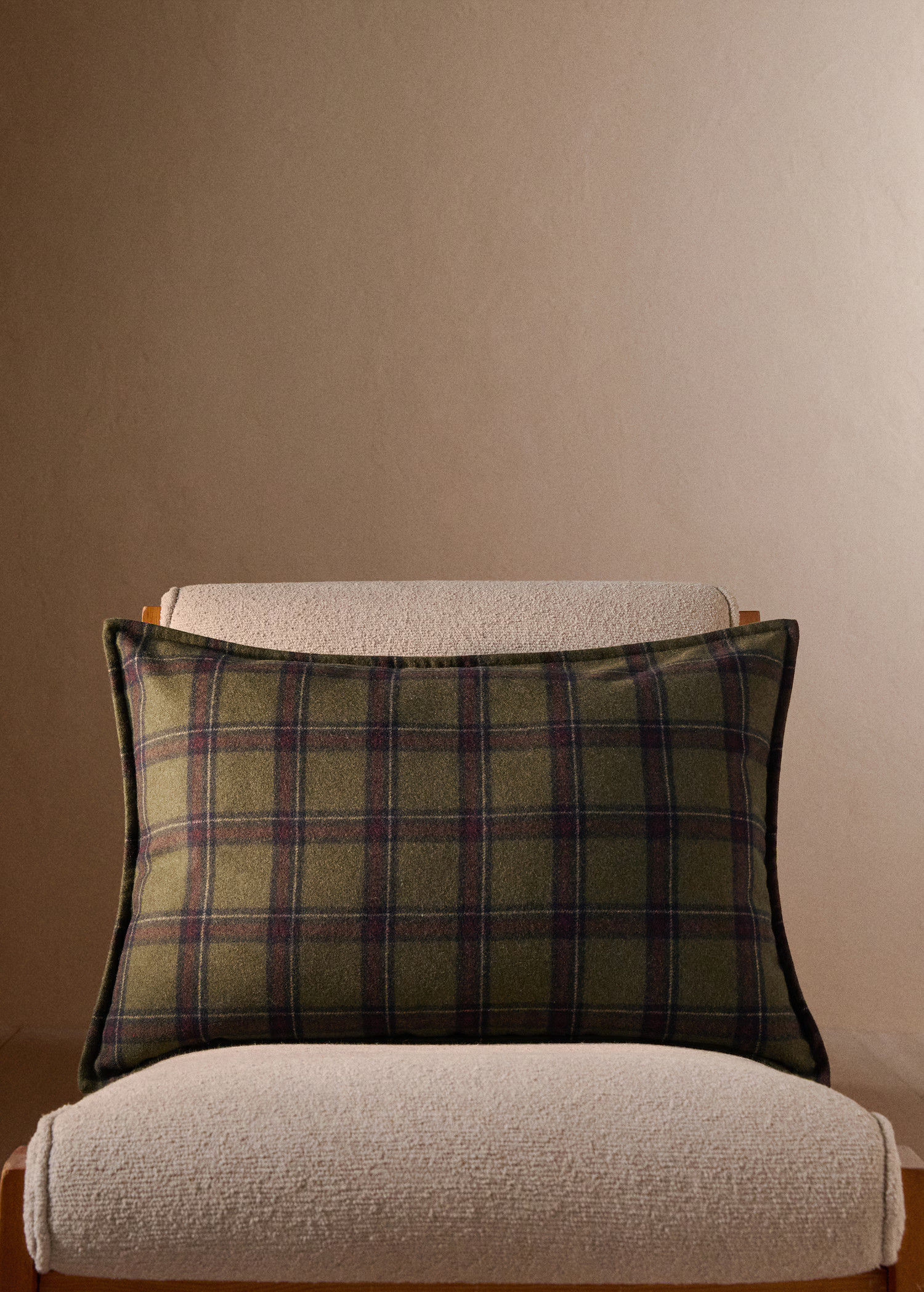Check wool cushion cover | Mango (US/MX/AU)