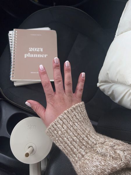 New manicure! Love this modern version of a simple and chic French manicure! 