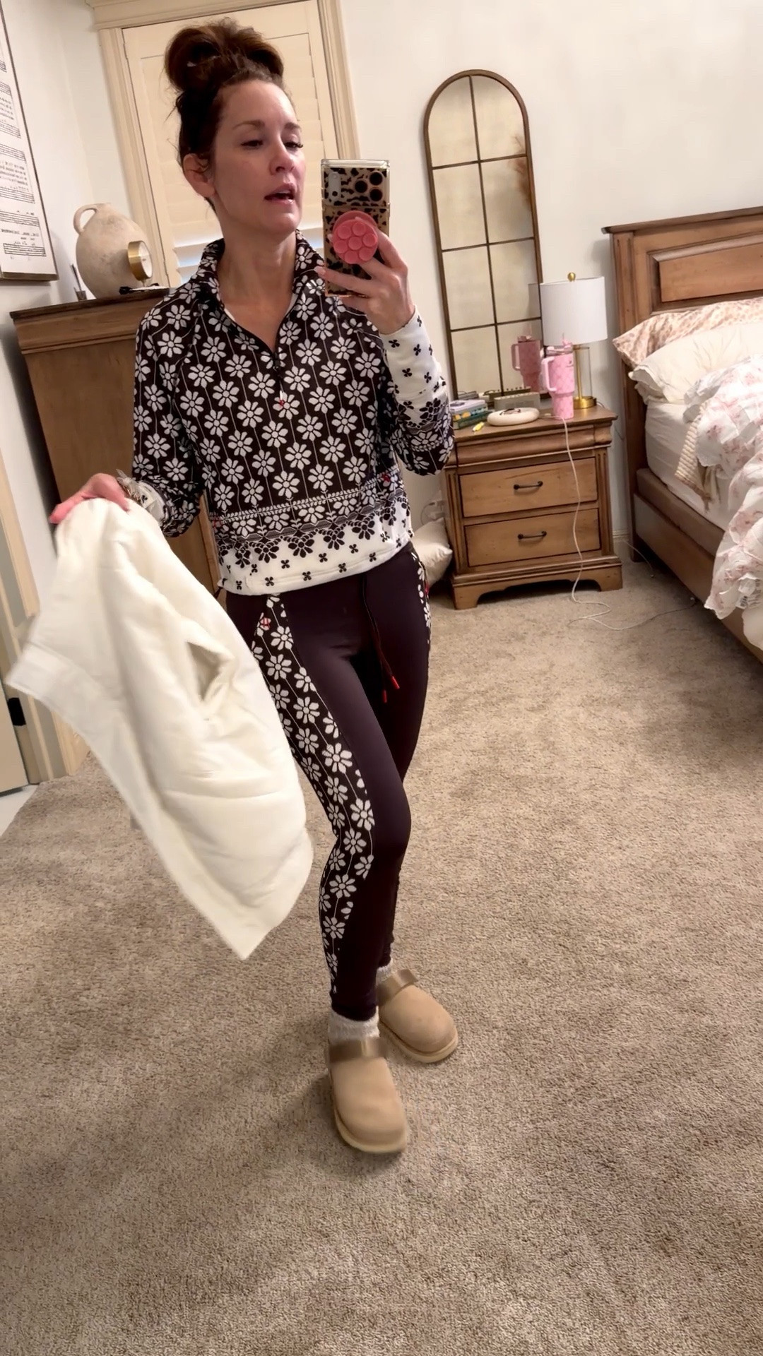 Greata athleisure wear look for working out, Pilates’s or running errands  layering or for even more of a versatile look 

Aerie 