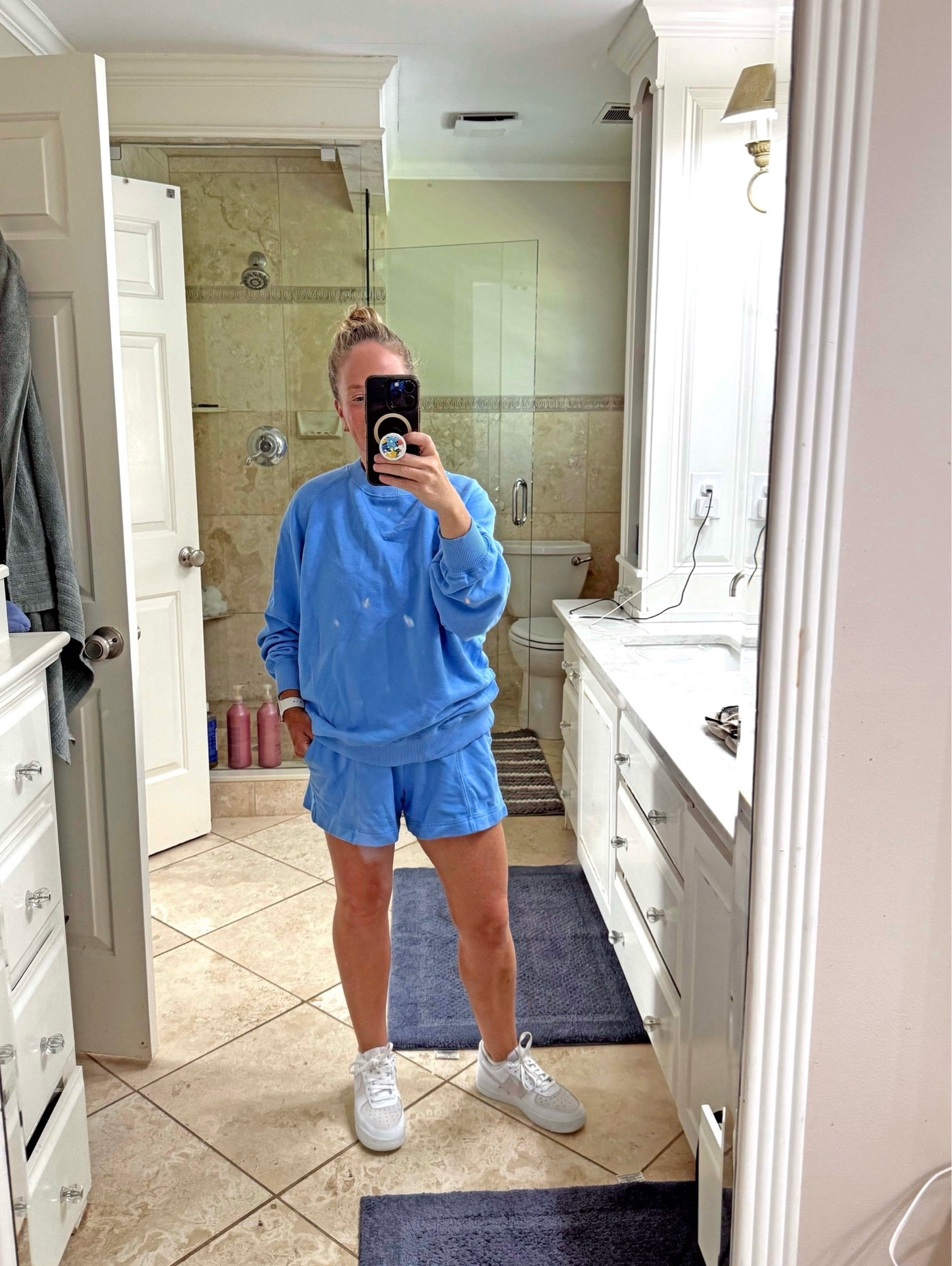 I’m loving this @Aerie matching set. Many colors to pick from. Sweatshirt is an XXS and the shorts are S.

#LTKootd #LTKPetite #LTKOver40