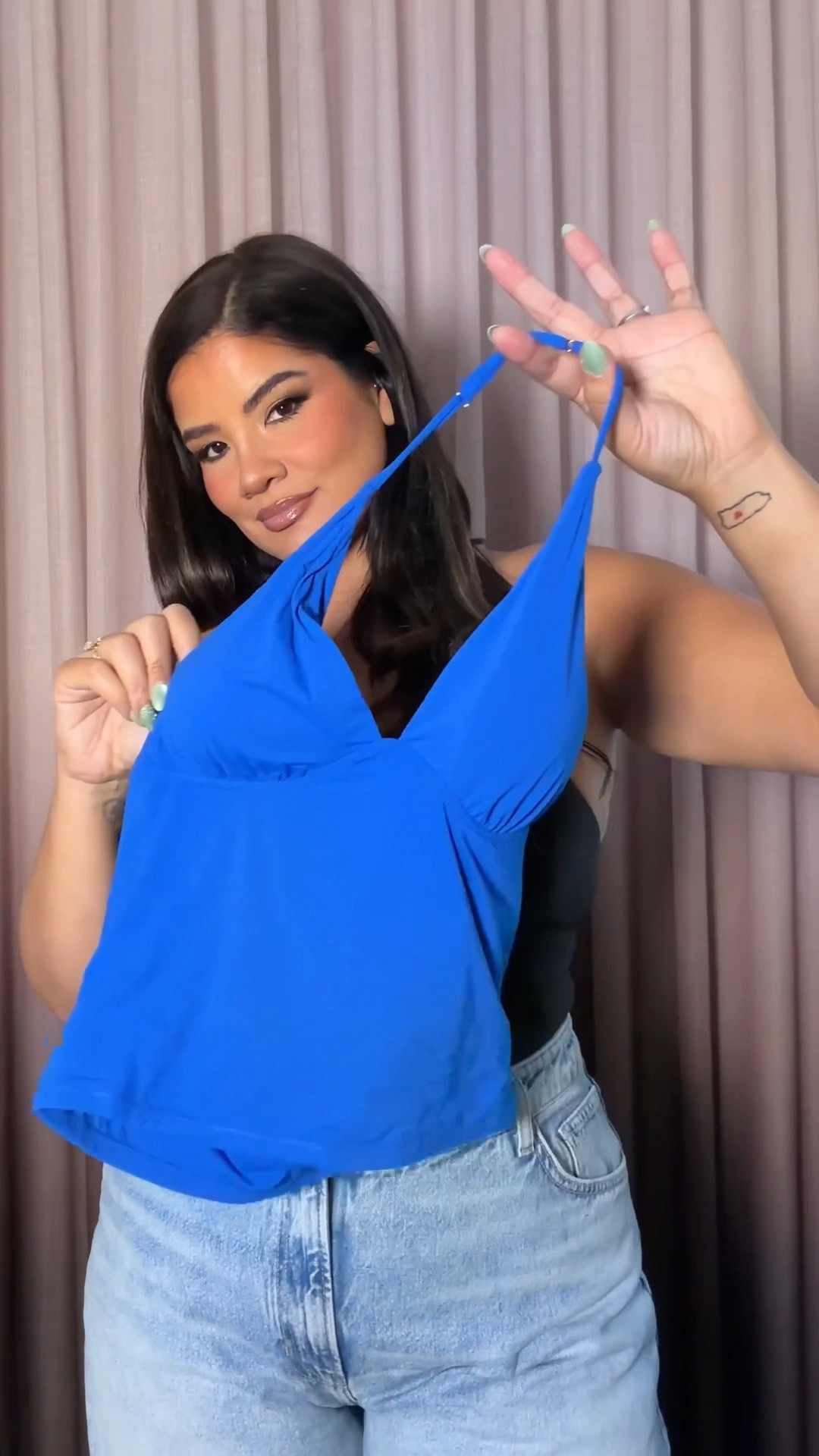 Built-in bra + great stretch + actually supportive 🤌🏼 This tank is such an easy everyday staple, and I love that it gives you that fitted, polished look without needing a separate bra. Wearing an XL — and it comes in multiple colors! 🤍

#LTKFinds #LTKStyle #LTKFashion #AmazonFashion #AmazonFinds #BuiltInBra #TankTop #EverydayStyle #CleanGirlStyle #CasualStyle #SummerStyle #WardrobeStaples #SizeInclusive #StyleFinds

#LTKOver40 #LTKMidsize #LTKmomlife