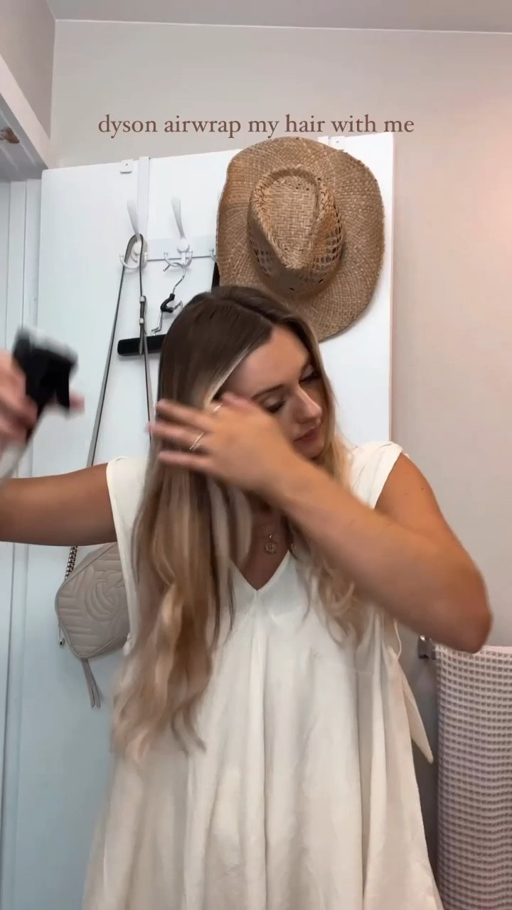 DYSON AIRWRAP TUTORIAL HAIR & OUTFIT

#LTKbeauty #LTKFind #LTKstyletip