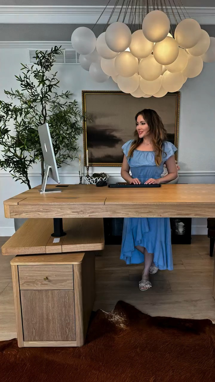 Finally found the prettiest standing desk!! 

This is the Veritas 360° Rotating Electric Standing Desk and it does everything:
✔️ Smooth height adjust (goodbye back pain)
✔️ 360° rotation (yes, it actually spins)
✔️ Flip-top lid to hide the chaos (we love a clean moment)

It’s giving ✨functional + aesthetic✨ and I’m not going back.

Use code SAC20 for 20% off
Comment SHOP for the link 🔗

#hulalahome #homeoffice #desk #adaptivelife #wfh standing desk