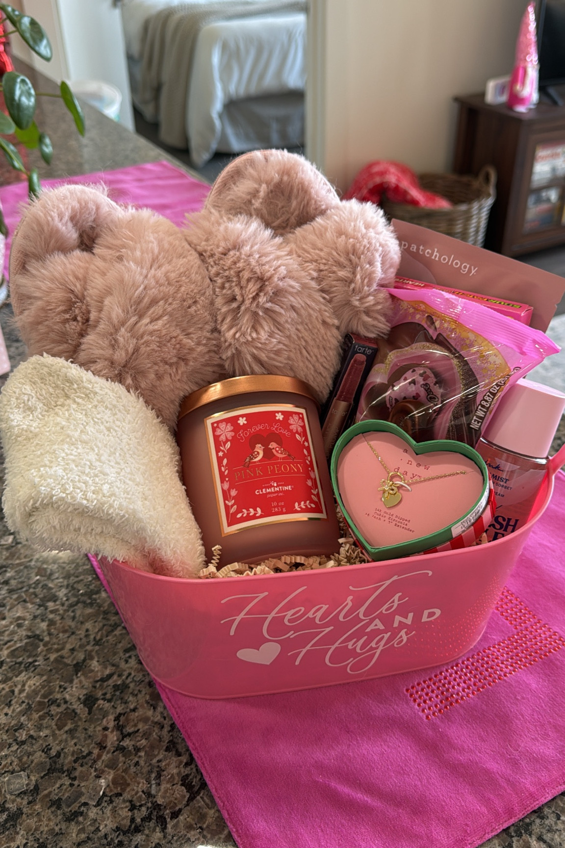 Valentines Day gifts for her 💕💋

How cute is this Valentines Day basket for her!? Almost all of these Valentines Day gifts can be found at Target, Walmart, the Dollar Tree or TJ Maxx! ☺️ It’s super easy to re-create and any girl will love it!

Valentines Day gift / Valentines Day gift guide / Gift ideas for Girls / Gift Basket

#LTKGiftGuide #LTKSeasonal #LTKParties