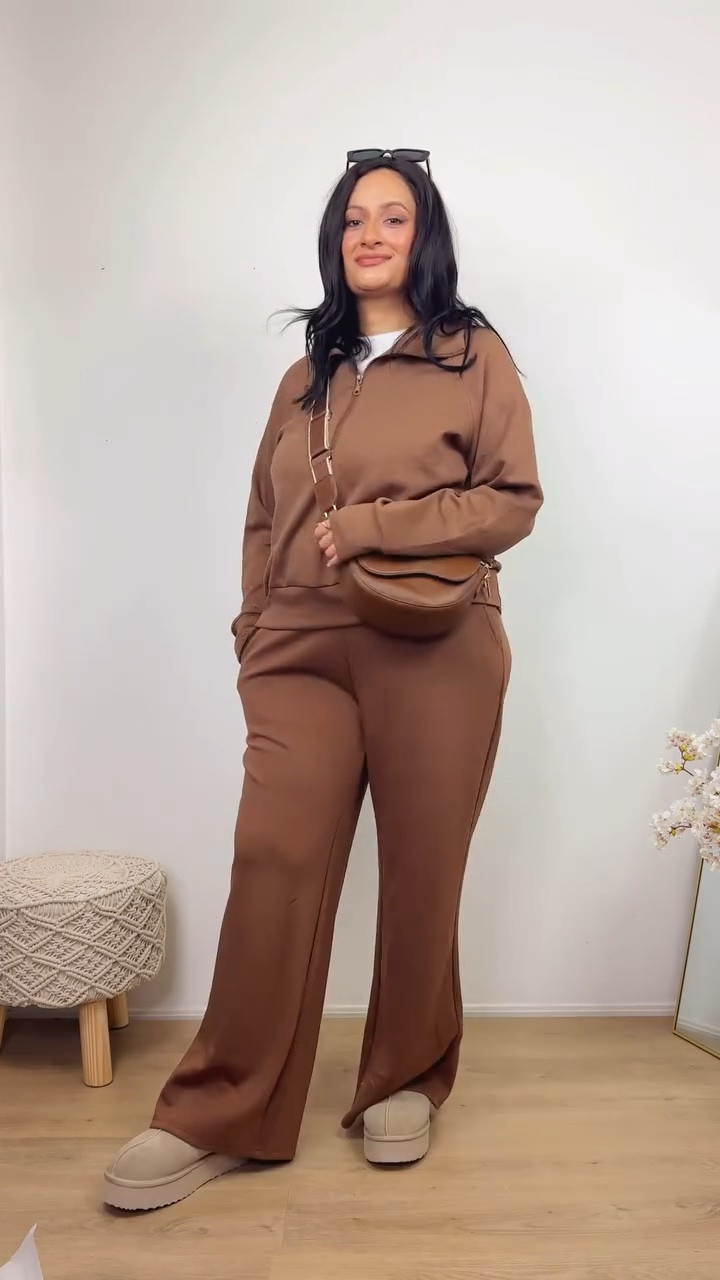 Amazon Fall outfit Inspo🍂 @amazonca @amazonfashion @amazoninfluencerprogram 

Shop on my Amazon storefront 🔗 Link in bio‼️

The softest 2 piece sweat set 🤎 
Designer inspired cosy comfy slippers 
Crossbody shoulder bag
Sunglasses 

Comment LINK and I’ll DM You! 

Follow for more deals📣

#founditonamazon #amazonfinds #amazonfashion #amazondeals #loungewear #loungewearchic #loungewearset #loungewearlifestyle #uggseason #uggboots #fallfashion #fallfashiontrends #fallfashioninspo #autumnmood #autumnstyle #iamanautumn #browntones #brownoutfit #momfashionblogger #canadianfashionblogger #amazoncanada