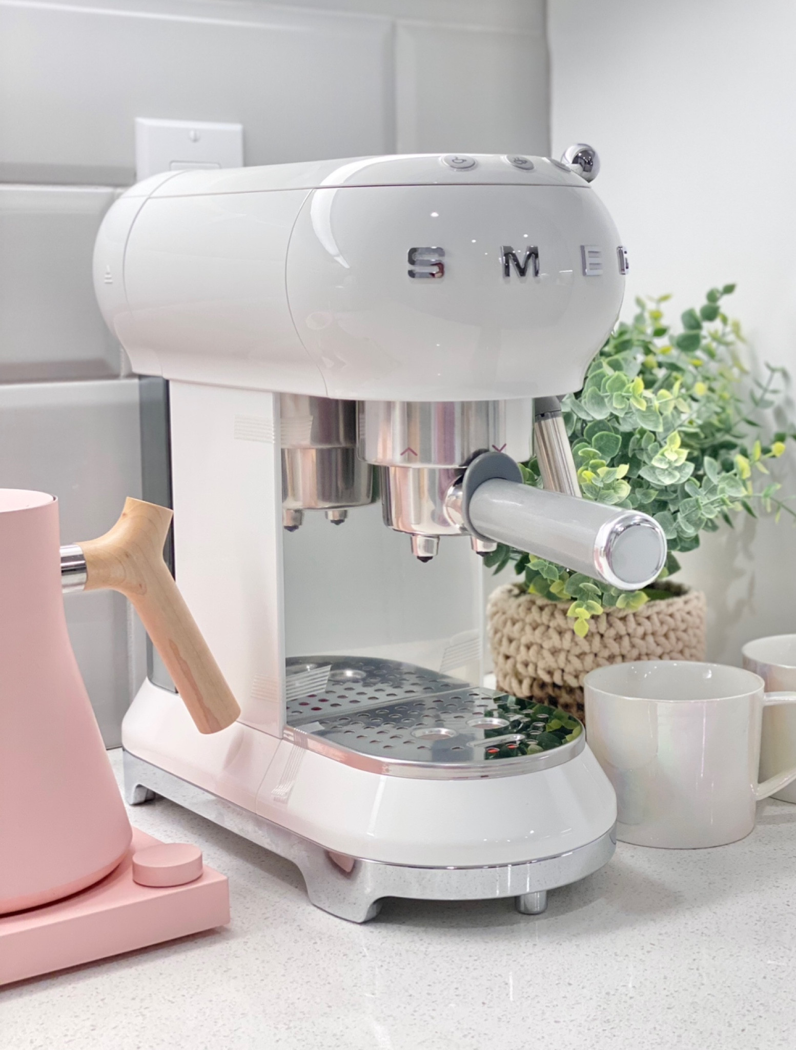 my favorite coffee machine ☕️ smeg espresso in white 

#LTKhome
