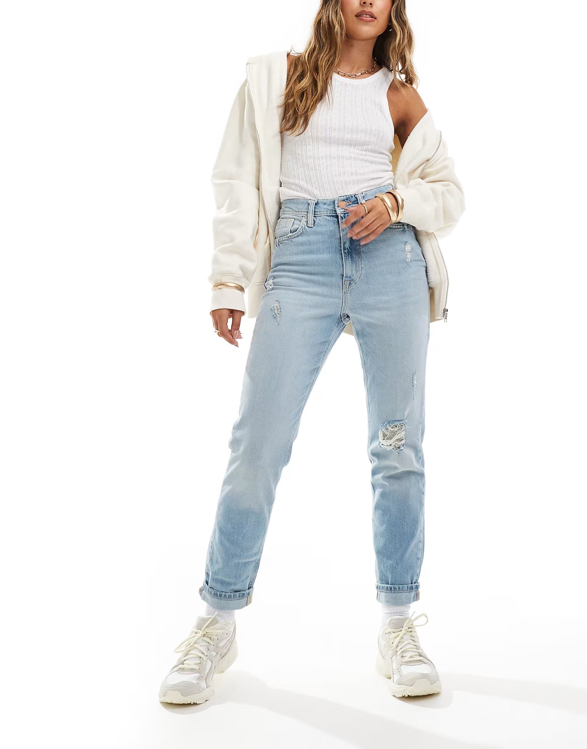 River Island – Figurformende Mom-Jeans in Hellblau | ASOS (Global)