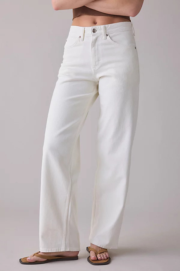 Lee Rider Mid-Rise Loose Straight Jean in Vintage White, Women's at Urban Outfitters | Urban Outfitters (US and RoW)