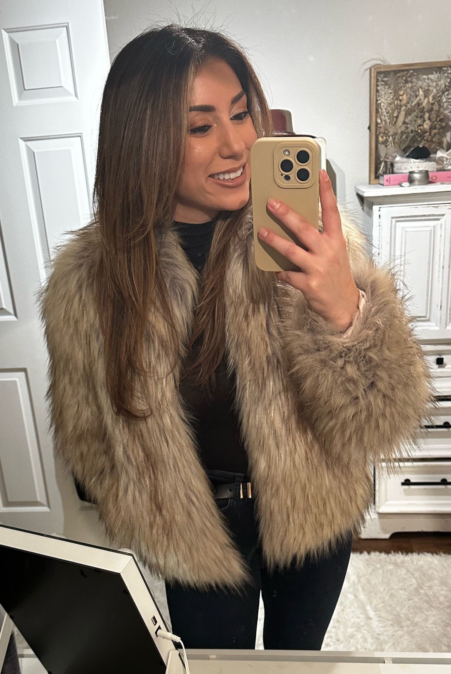It’s fur season and I’m obsessed 

#LTKStyleTip #LTKSeasonal