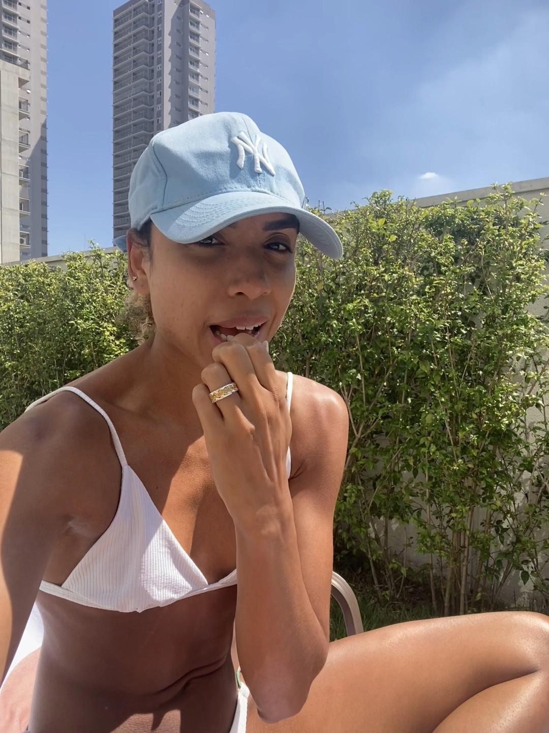 Você hidrata seus lábios ao tomar sol? 

Os cuidados com os lábios vão além da estética. Hoje testei o hidratante labial da Ollie. Sabor de menta delicioso! 

Meu cupom: LAISEVELYN10 use no site pra garantir seu desconto!

#LTKBrazil 

#LTKbrasil #LTKbeauty