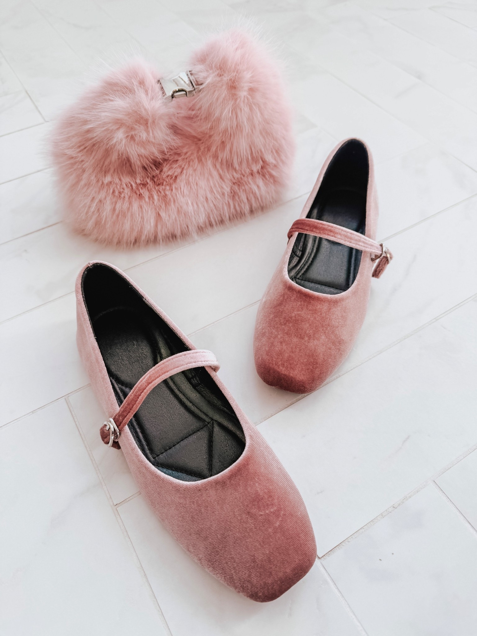 Stay stylish with these chic faux fur clutch and cozy ballet flats! Perfect for any outfit. 

#LTKootd #LTKBeauty