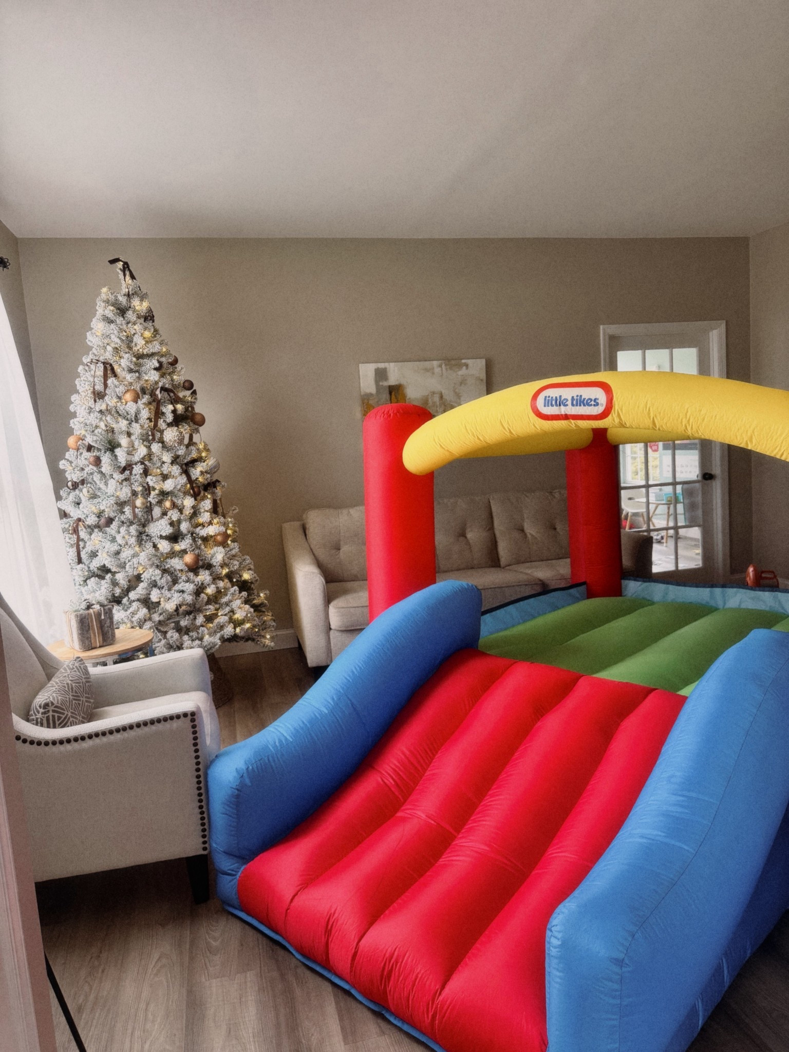 The parent hack that was never on my bingo card: an indoor bounce house. The BEST for rainy days, snowy days and when it gets dark at 4 pm 😩



#LTKKids #LTKGiftGuide #LTKHoliday