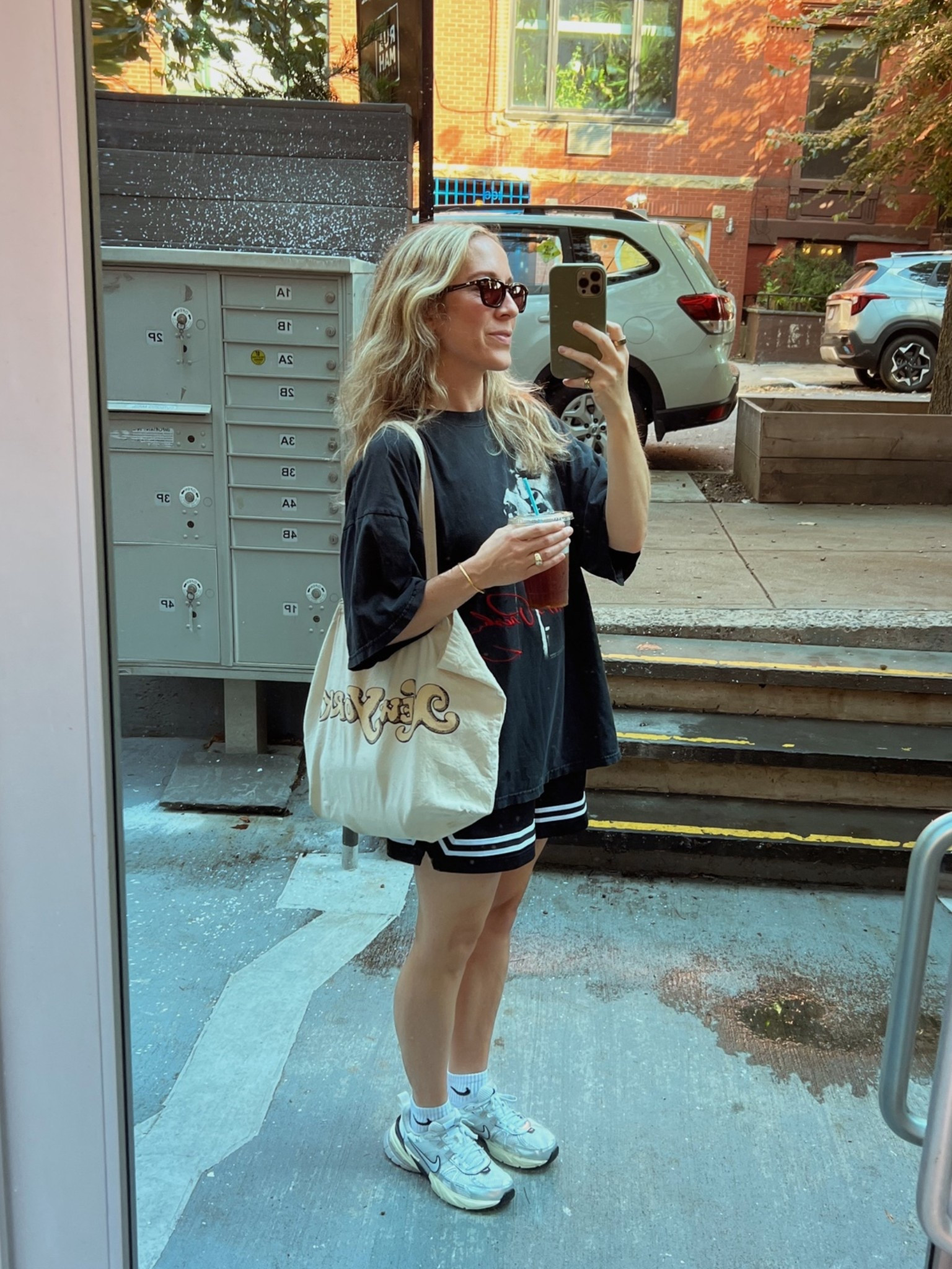 wearing a S in the shorts!

#LTKActive #LTKdayinmylife
