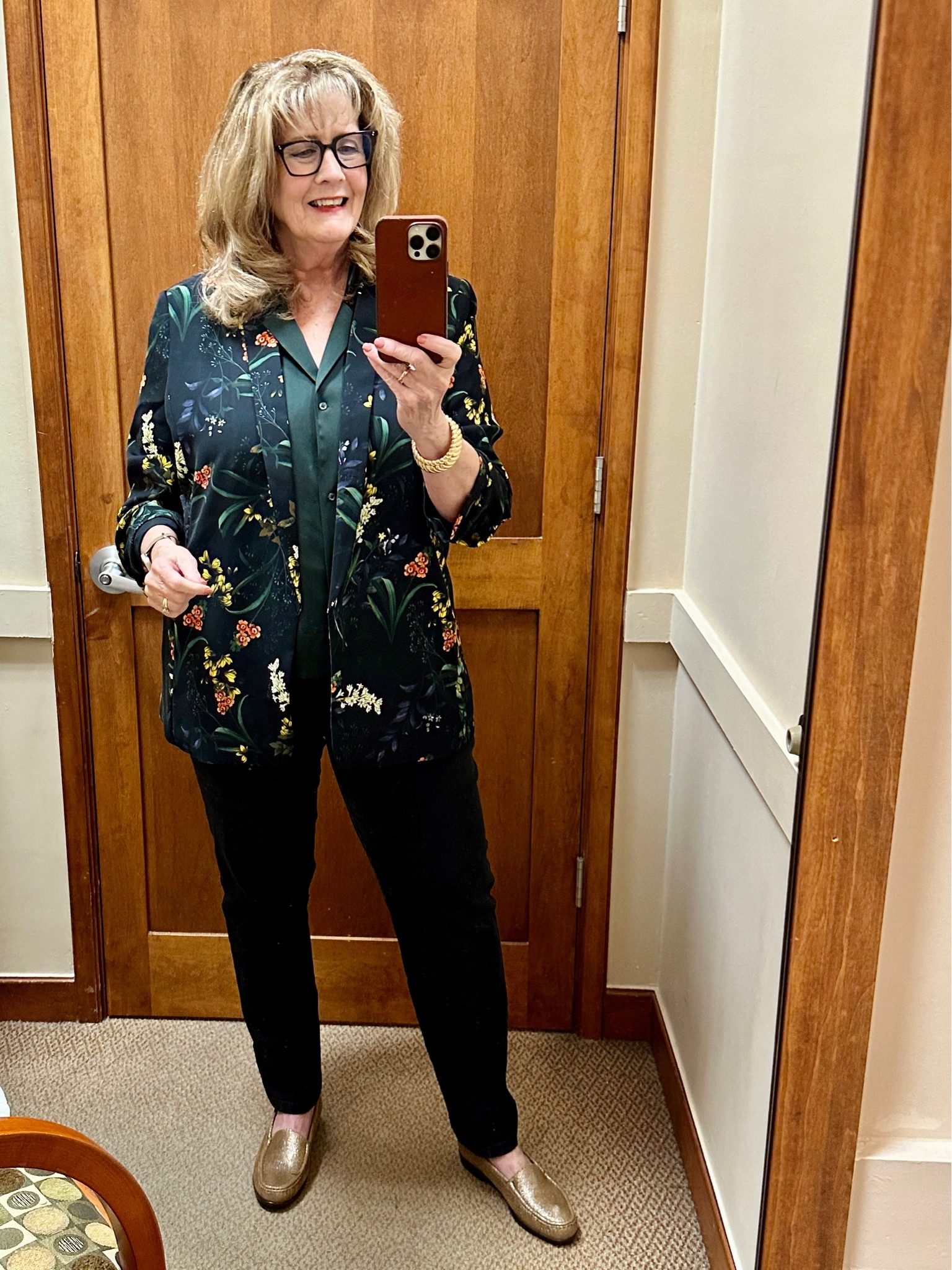 Perfect blazer for spring outfits! Style it with black denim!

#LTKSeasonal #LTKstyletip #LTKover40