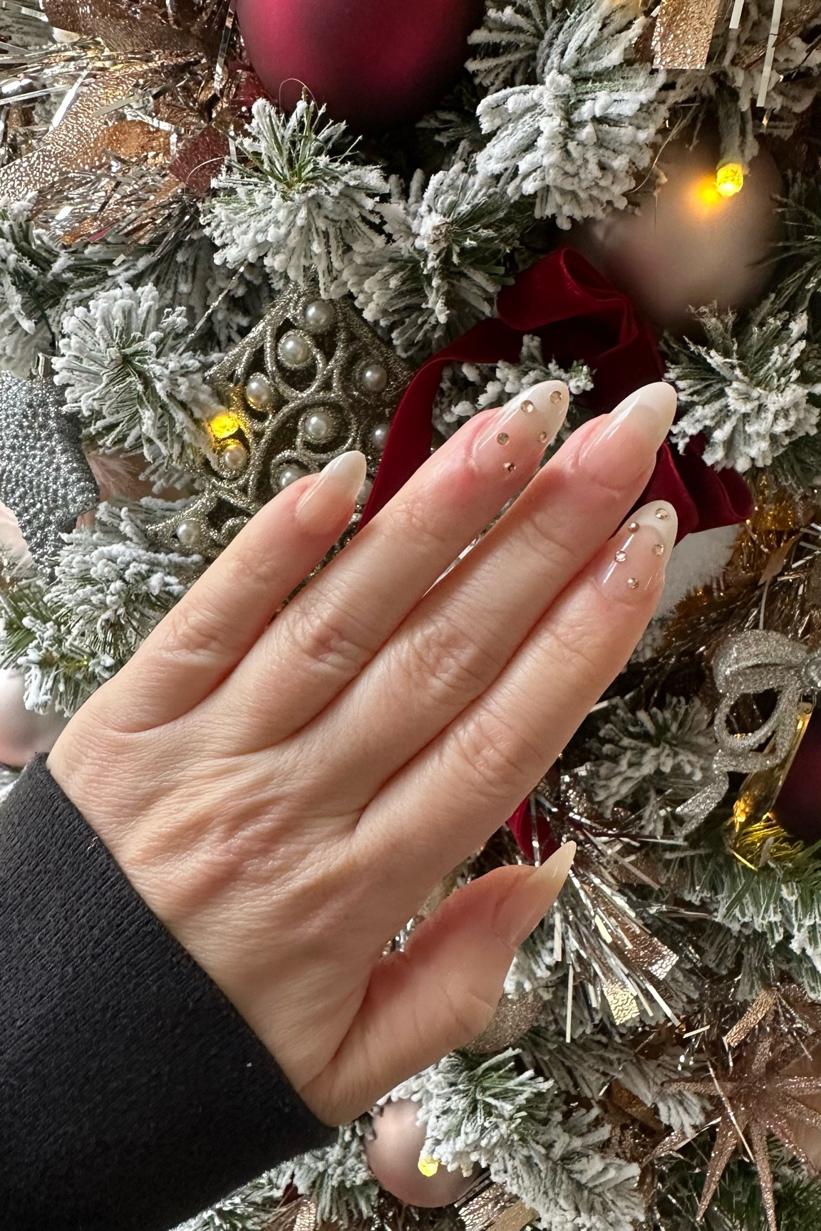 Festive holiday nails 💅🏻 These chic press ons are so perfect for the holiday season! The sparkly accents make them the perfect New Year’s Eve nails! (Or Christmas Eve nails haha!) rounded up some of my fave holiday press on nails! And go to nail glue. These also make great stocking stuffers!!! 

#LTKbeauty #LTKGiftGuide #LTKHoliday