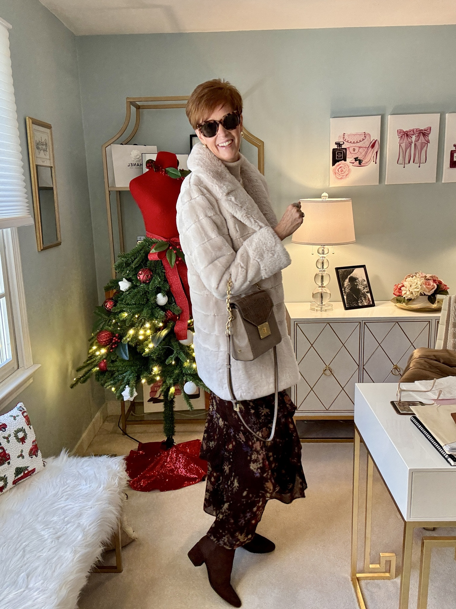 #ad #EricJavits #paidpartner  #sponsored  @ericjavits
Elegant doesn’t have to mean impractical — and that’s exactly why I’ve been reaching for these two Eric Javits bags nonstop this season.

Want the links? Like, Follow & Comment BAGS and I’ll send links right to your DM.

The Alli in Peanut is my everyday go-to: polished, structured, and easy to wear with casual looks. The Livia in Taupe instantly elevates an outfit and feels timeless in the best way. 

Both blend classic design with real-life functionality — which matters so much to me at this stage of life.

If you’re looking for a bag that works hard and looks beautiful doing it, Eric Javits truly delivers.

👉 Shop the Eric Javits Fall/Winter 2025 Collection in my LTK shop
And use my code: Suzanne10’ for 10% off sitewide 
Which one are you choosing — Alli or Livia? 👇
 #EricJavits #ChicAccessories #StyleOver40 #TimelessStyle 
#FallEssentials, #ElegantStyle, #FallFashion, #FashionStatement, #TimelessElegance,  

#LTKTall #LTKOver40 #LTKootd